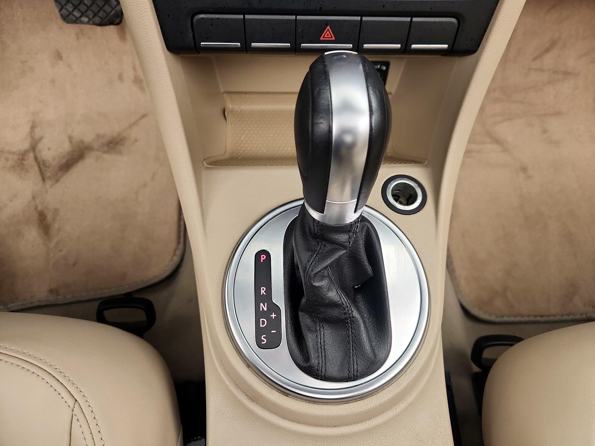 Thumbnail: 2014 Volkswagen Beetle - 16