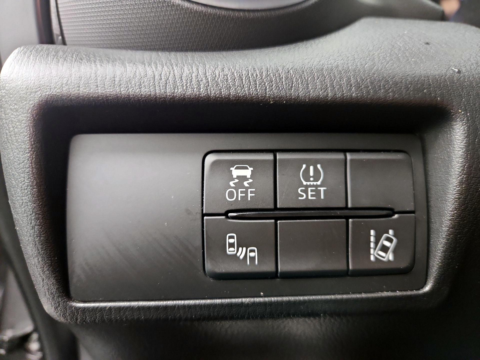 Thumbnail: 2017 Mazda MX-5 Miata - 13