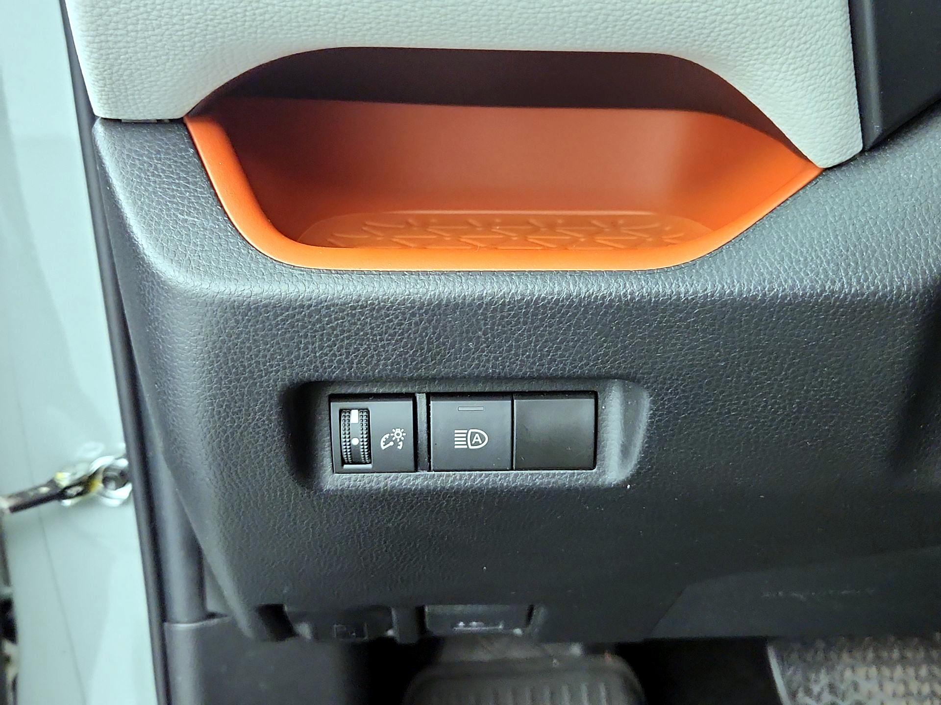 Thumbnail: 2021 Toyota RAV4 - 13