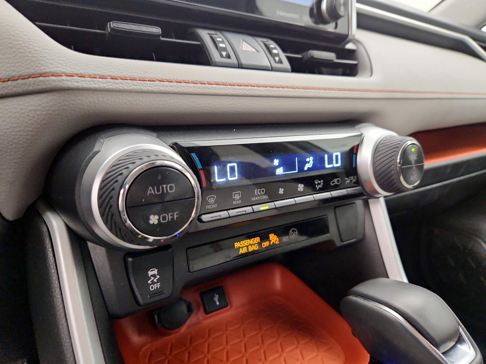 Thumbnail: 2021 Toyota RAV4 - 16