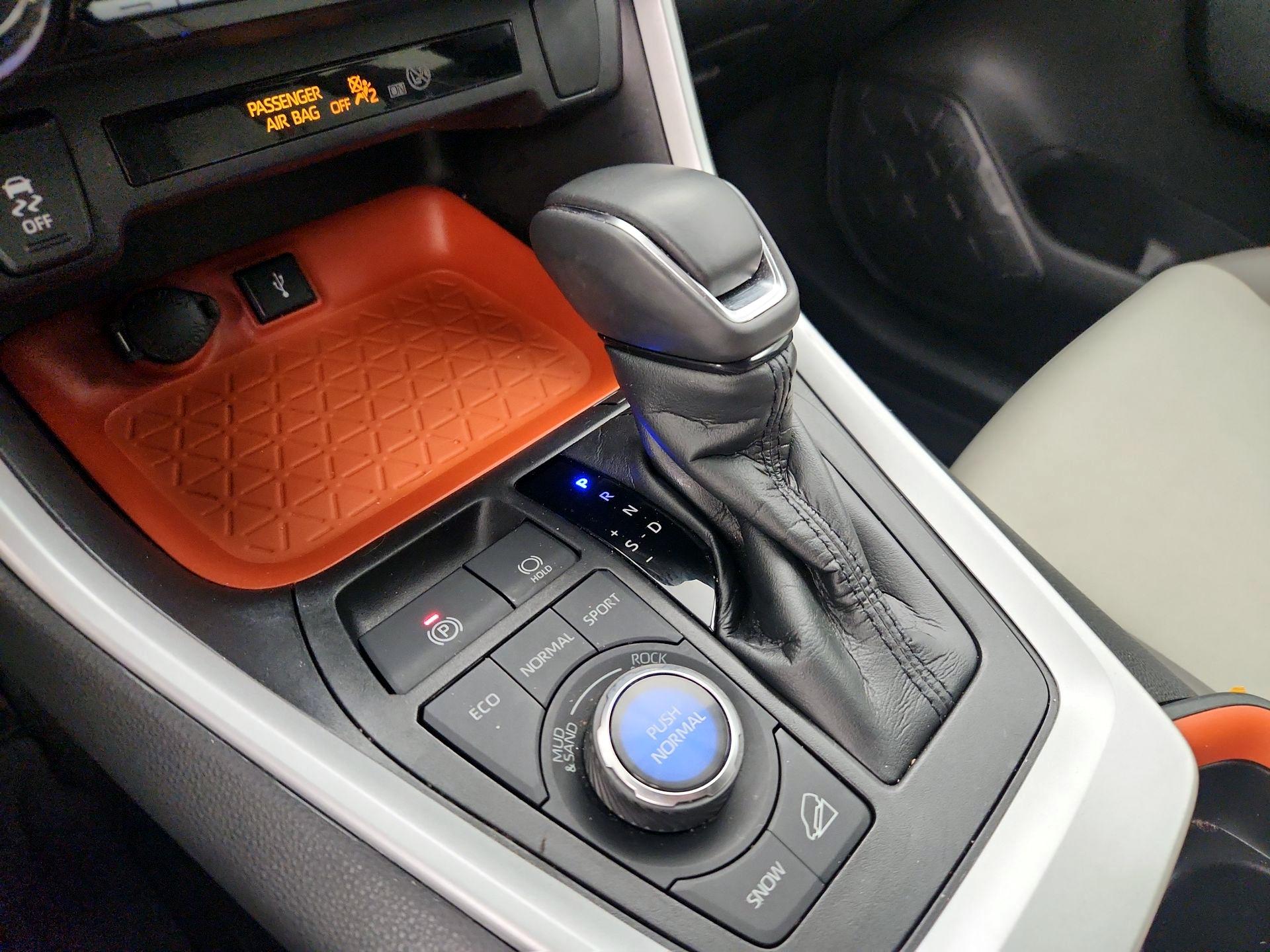 Thumbnail: 2021 Toyota RAV4 - 17