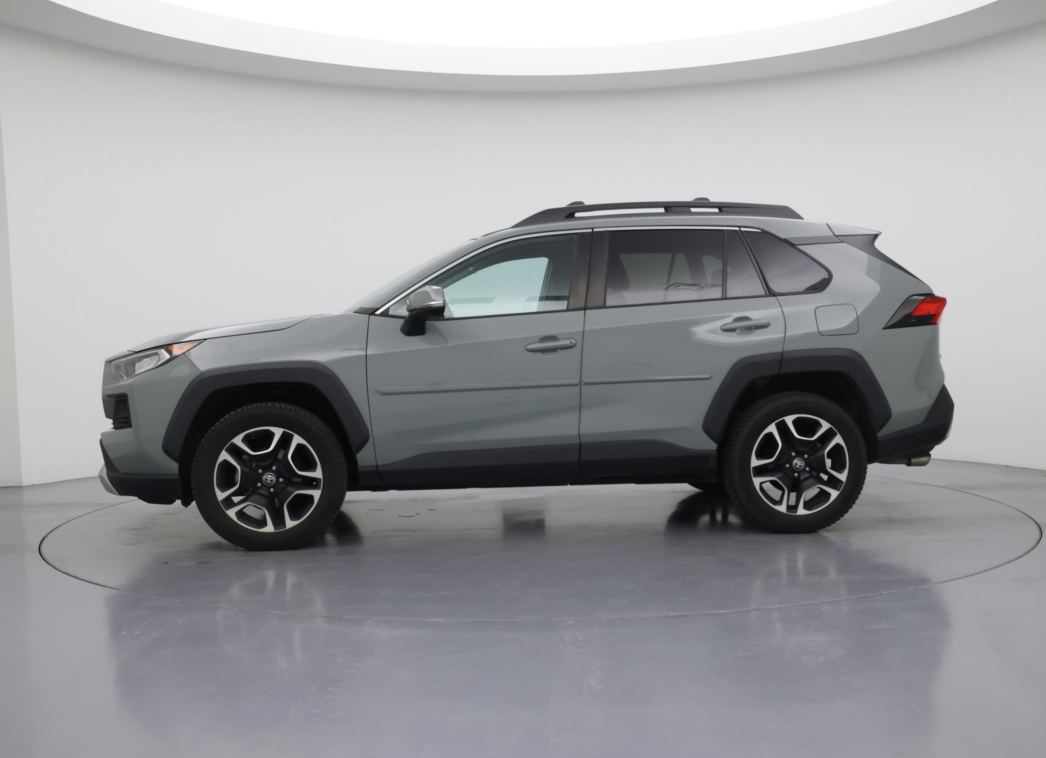 Thumbnail: 2021 Toyota RAV4 - 3