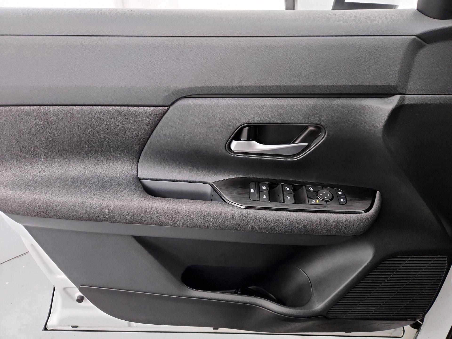 Thumbnail: 2025 Nissan Kicks - 12