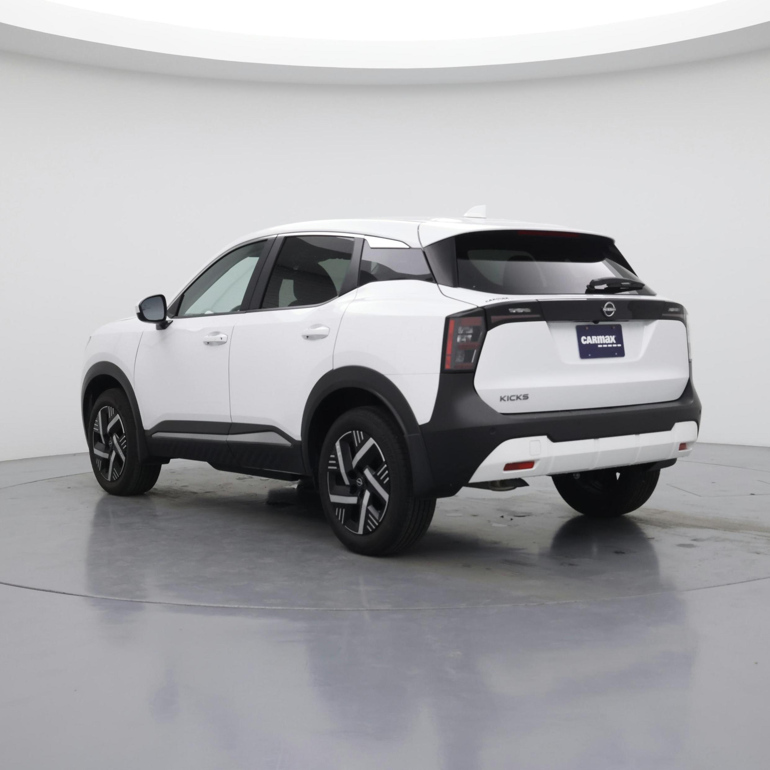 Thumbnail: 2025 Nissan Kicks - 2