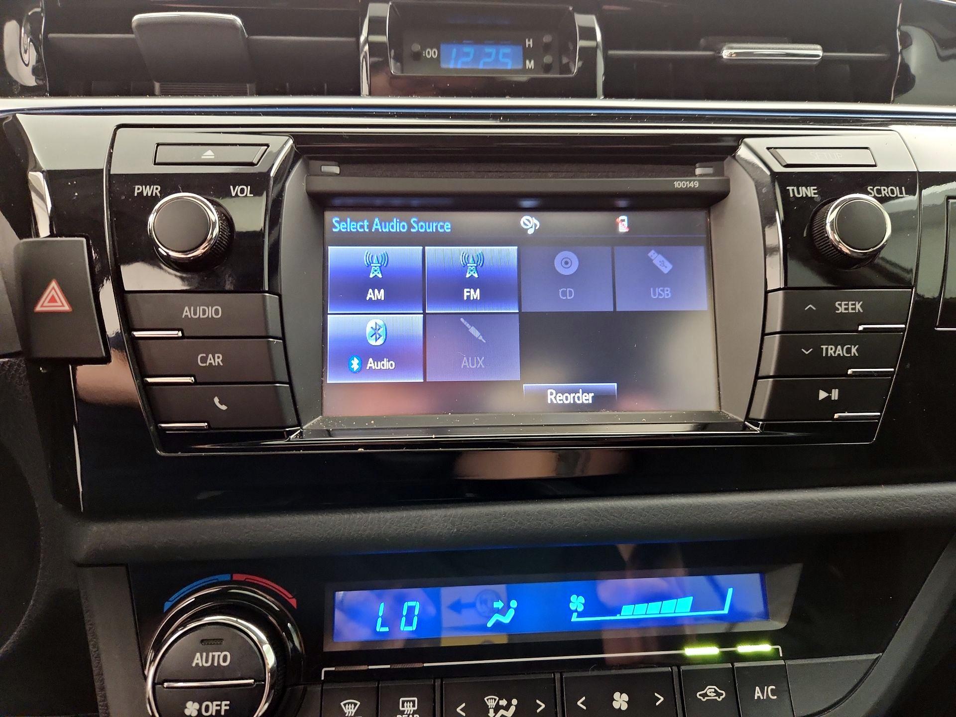 Thumbnail: 2015 Toyota Corolla - 15