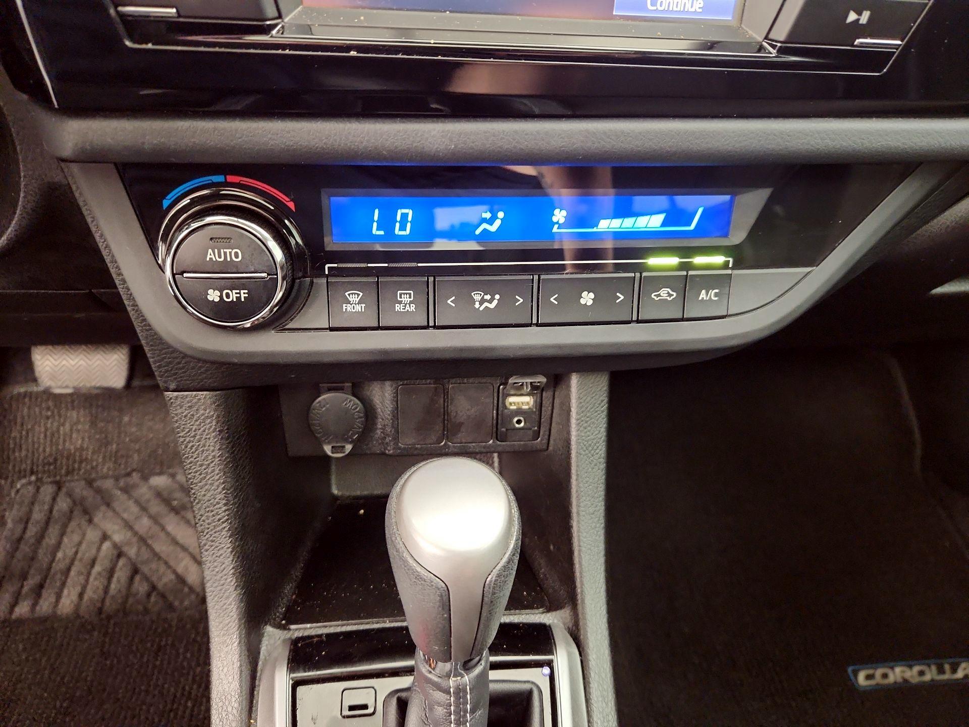 Thumbnail: 2015 Toyota Corolla - 16