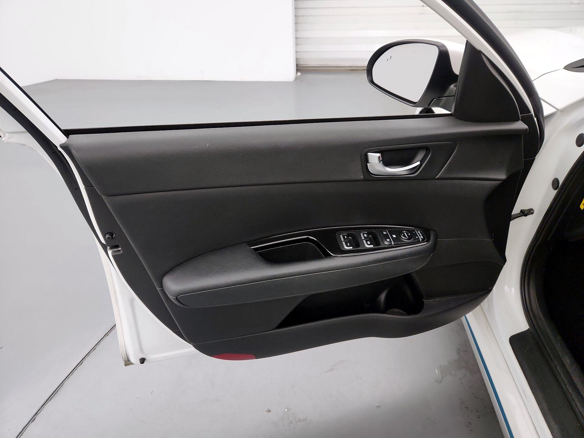 Thumbnail: 2020 Kia Optima - 12