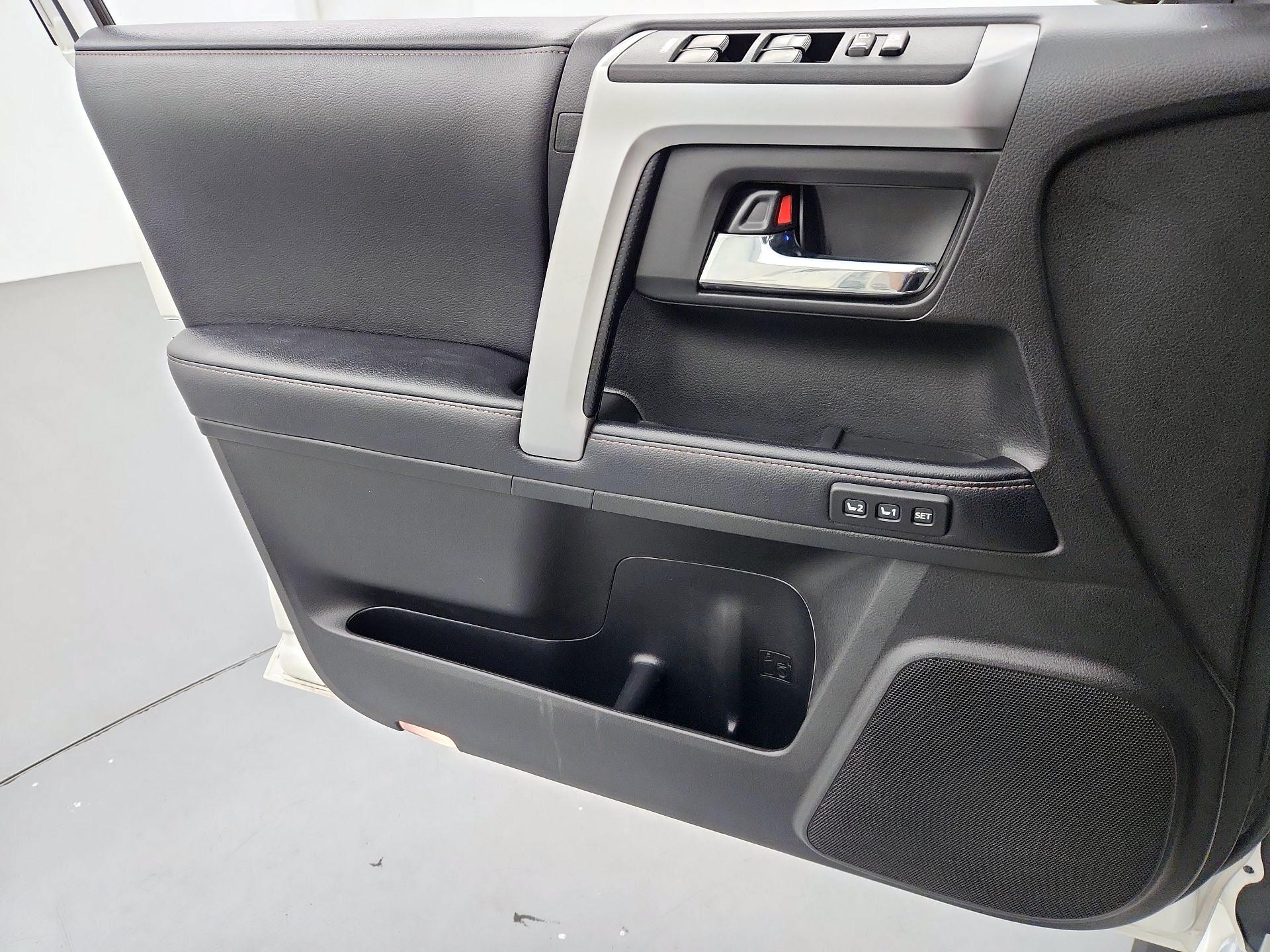 Thumbnail: 2020 Toyota 4Runner - 12