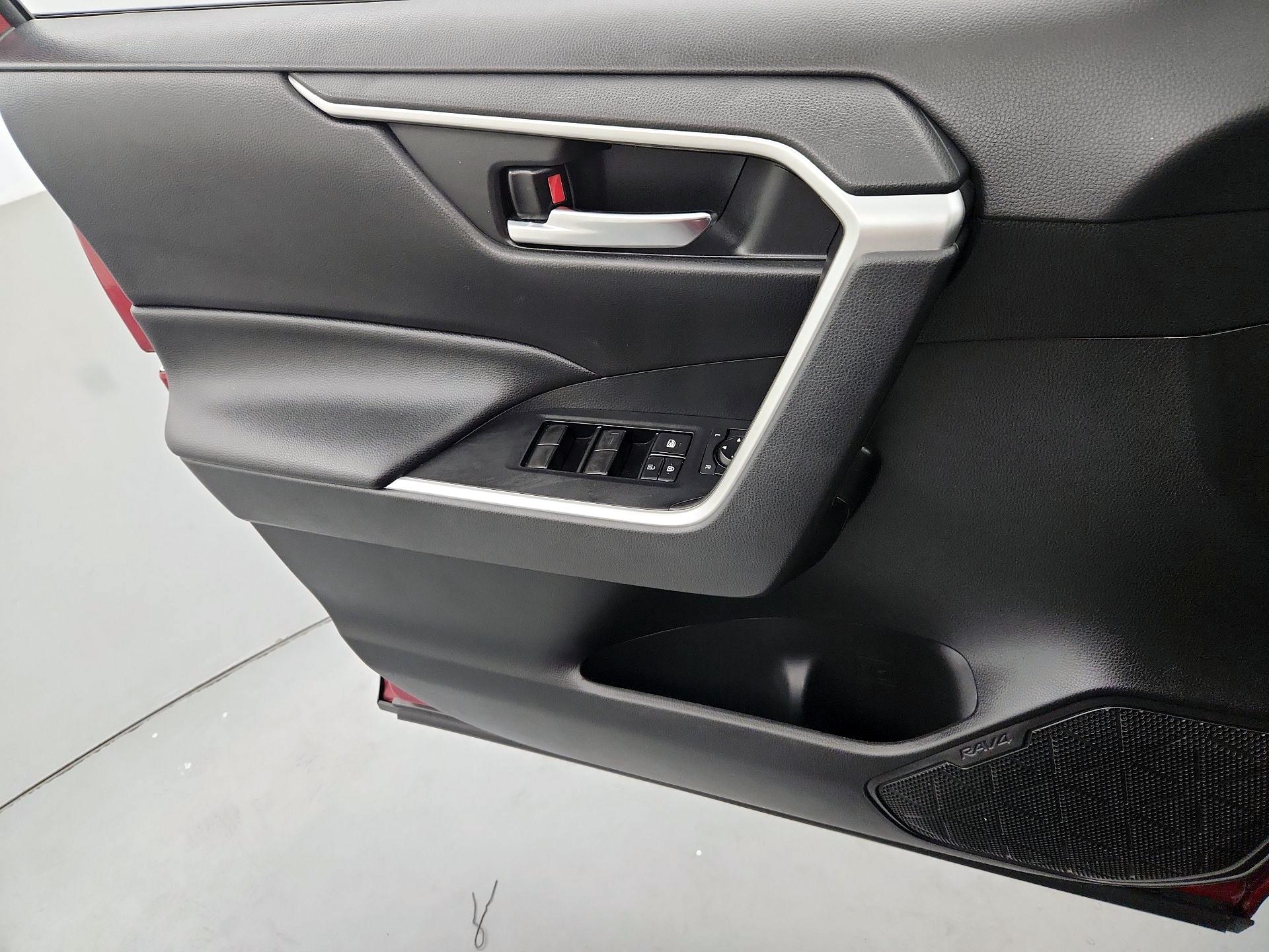 Thumbnail: 2019 Toyota RAV4 - 12