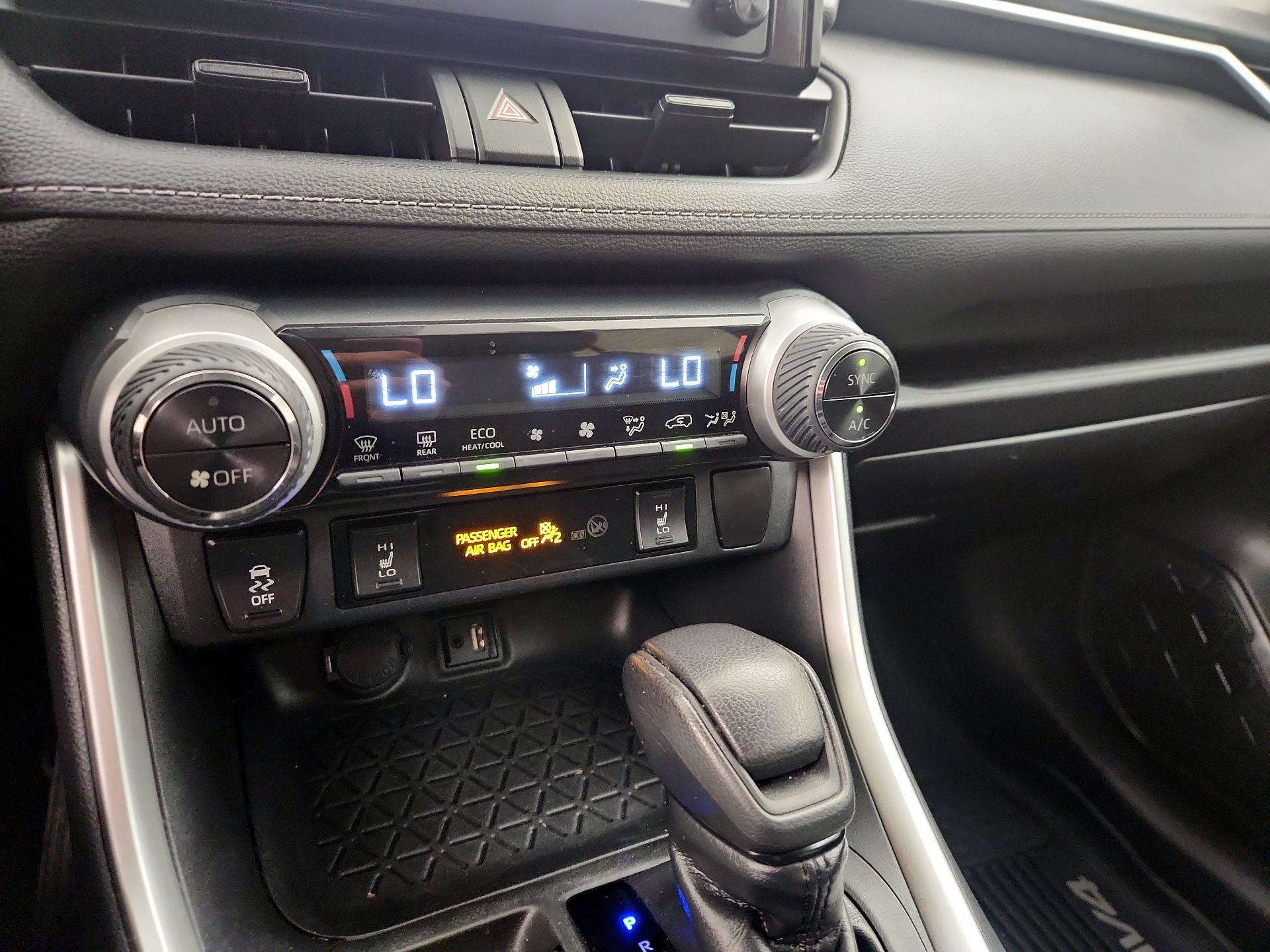 Thumbnail: 2019 Toyota RAV4 - 16