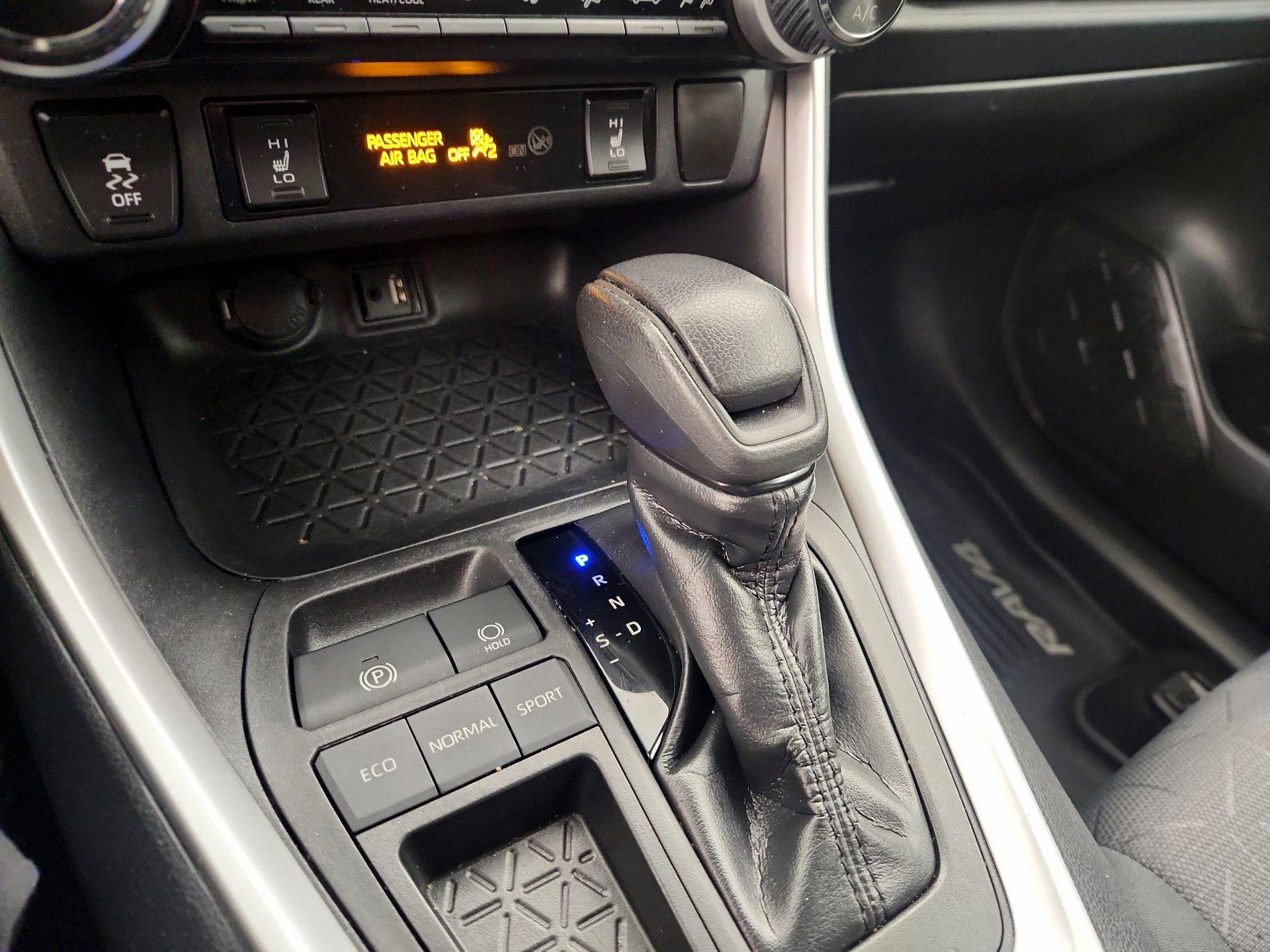 Thumbnail: 2019 Toyota RAV4 - 17