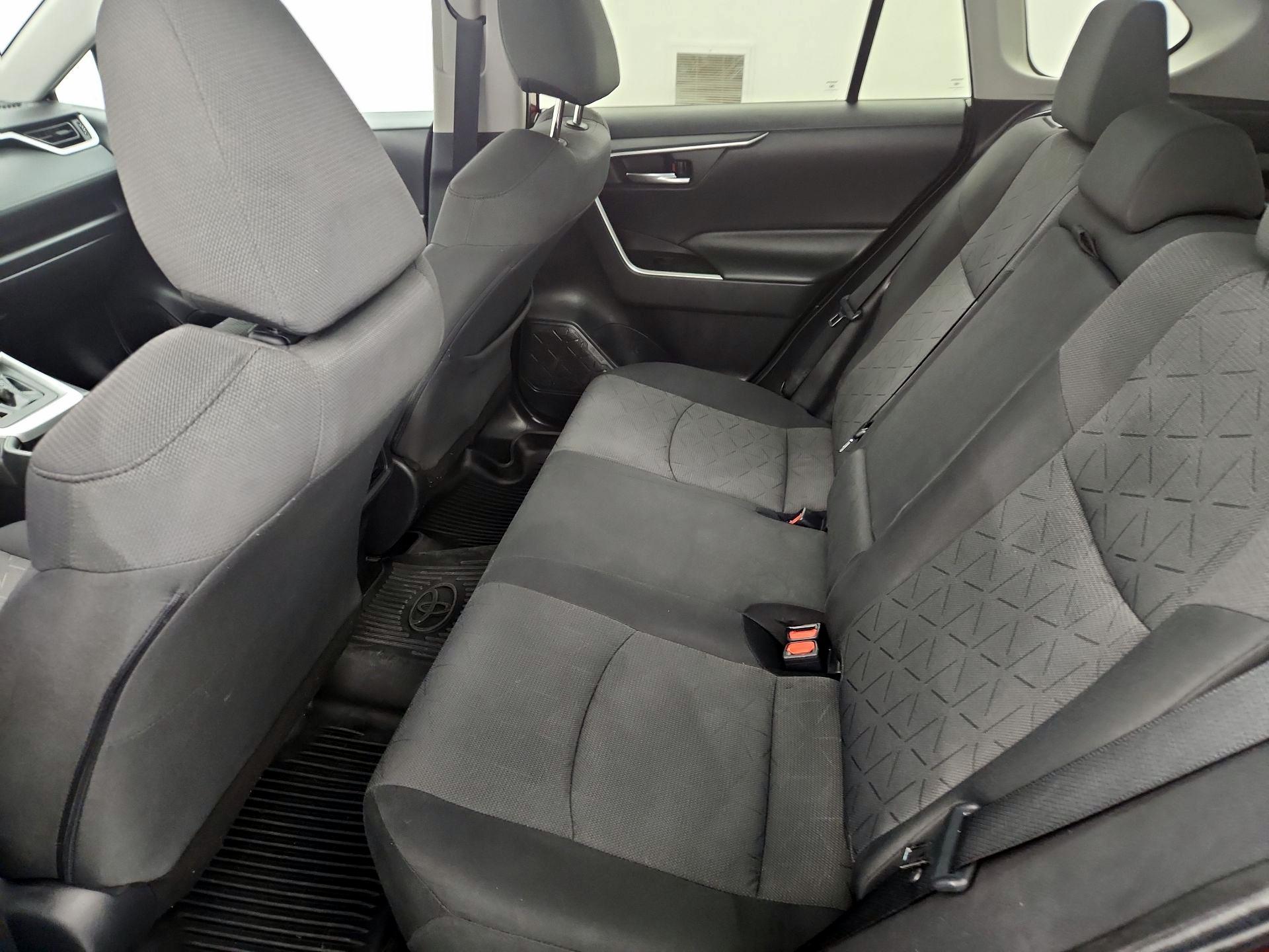 Thumbnail: 2019 Toyota RAV4 - 18