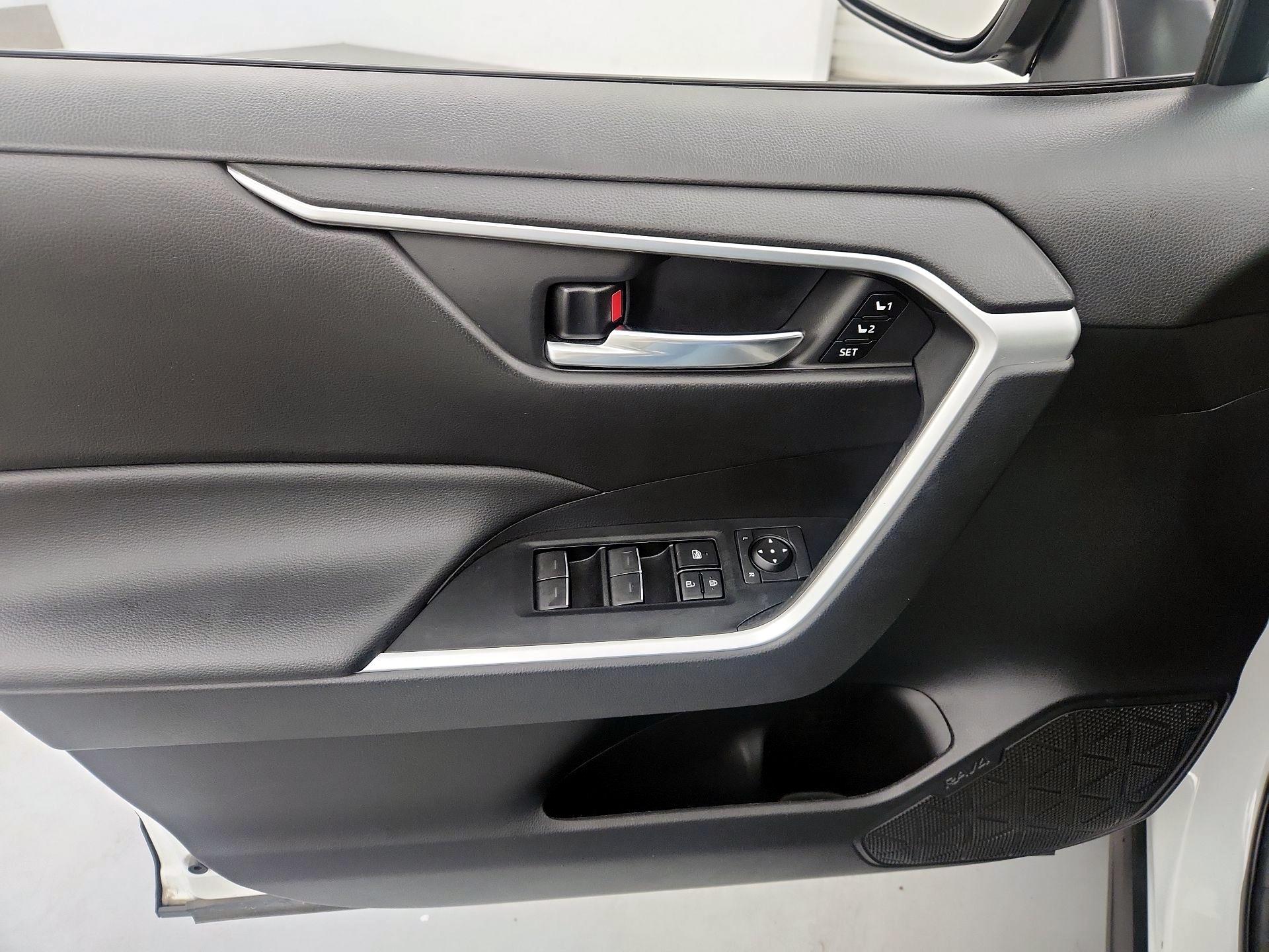 Thumbnail: 2022 Toyota RAV4 - 12