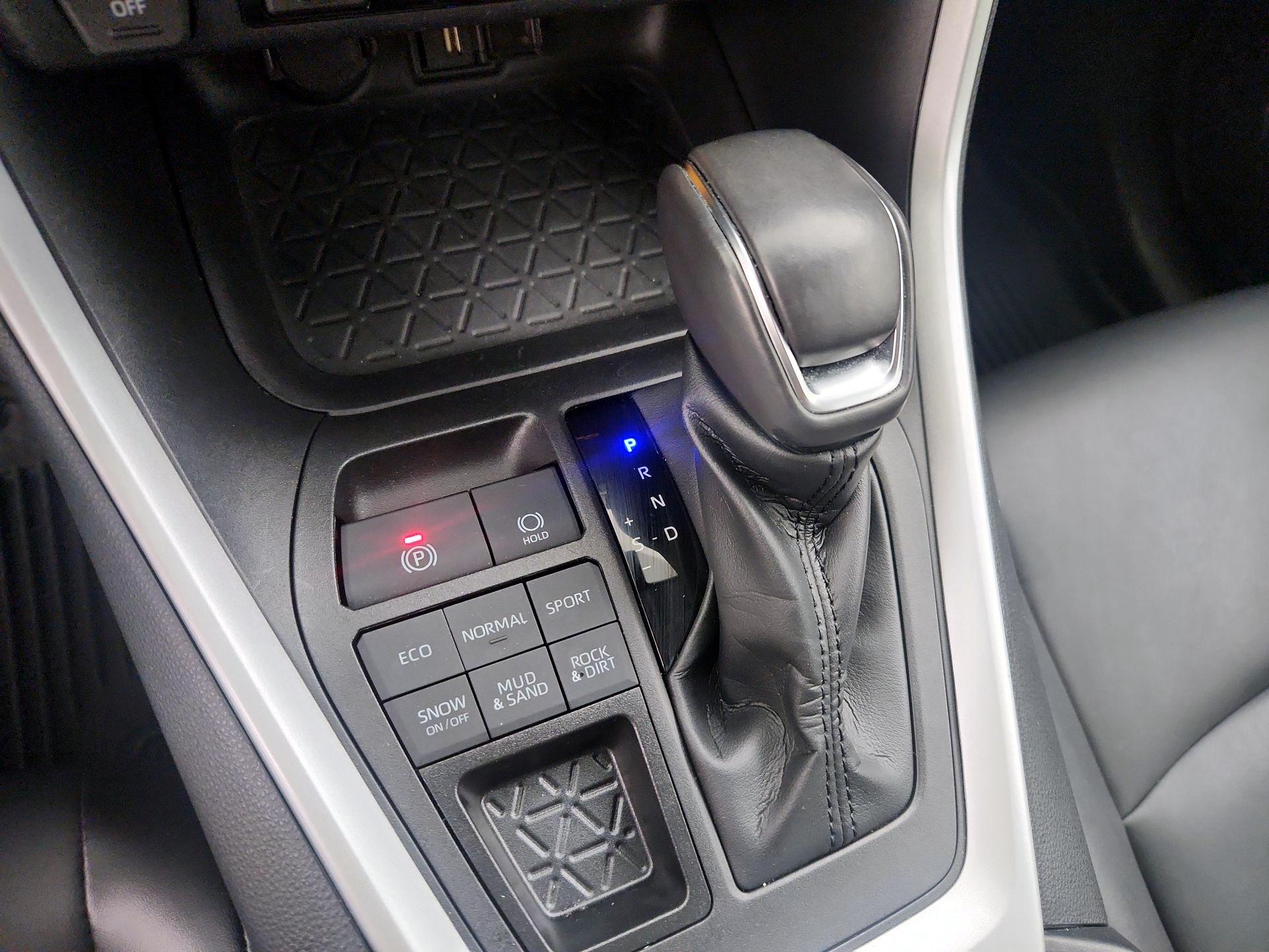 Thumbnail: 2022 Toyota RAV4 - 17