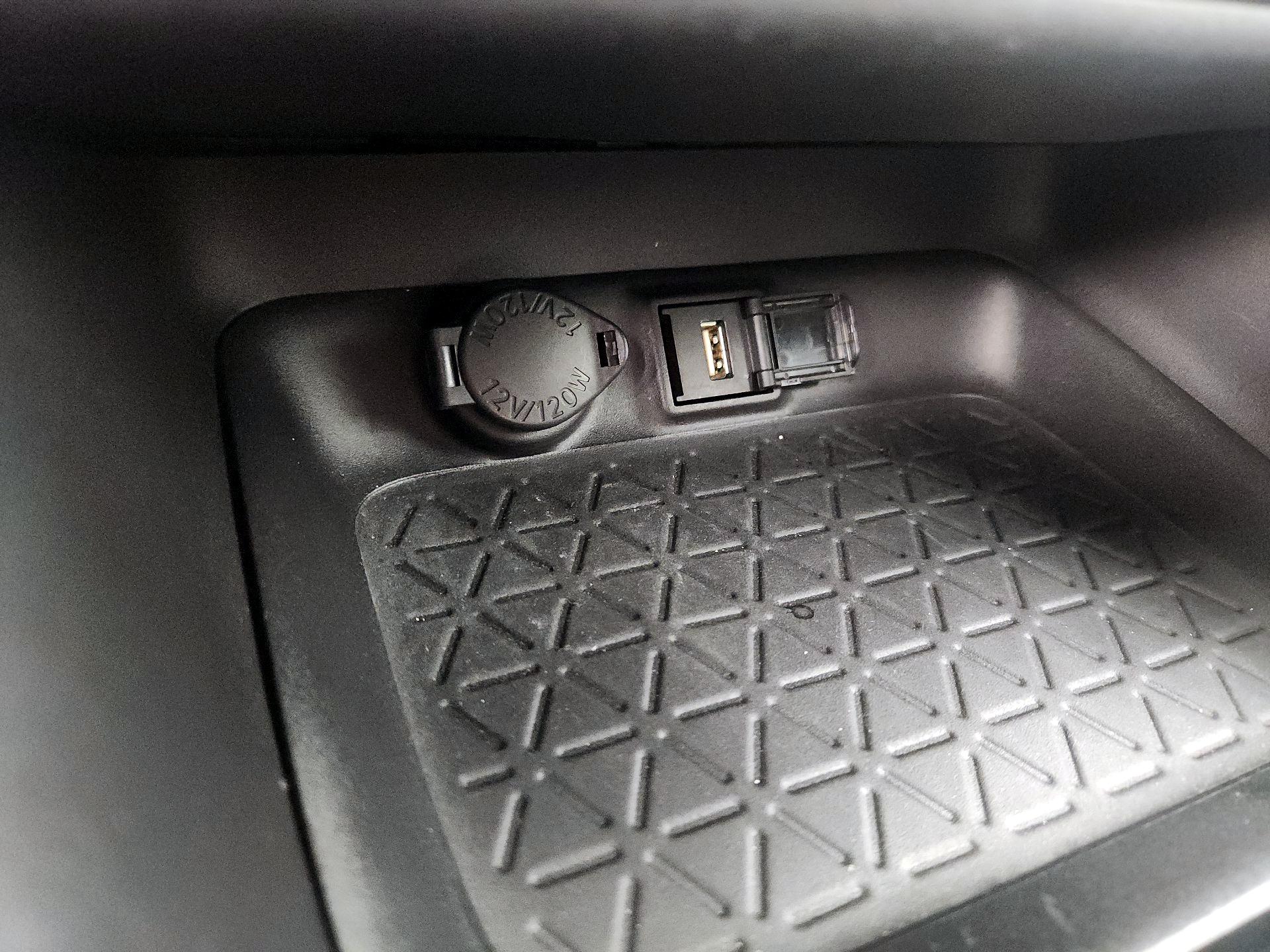 Thumbnail: 2022 Toyota RAV4 - 18