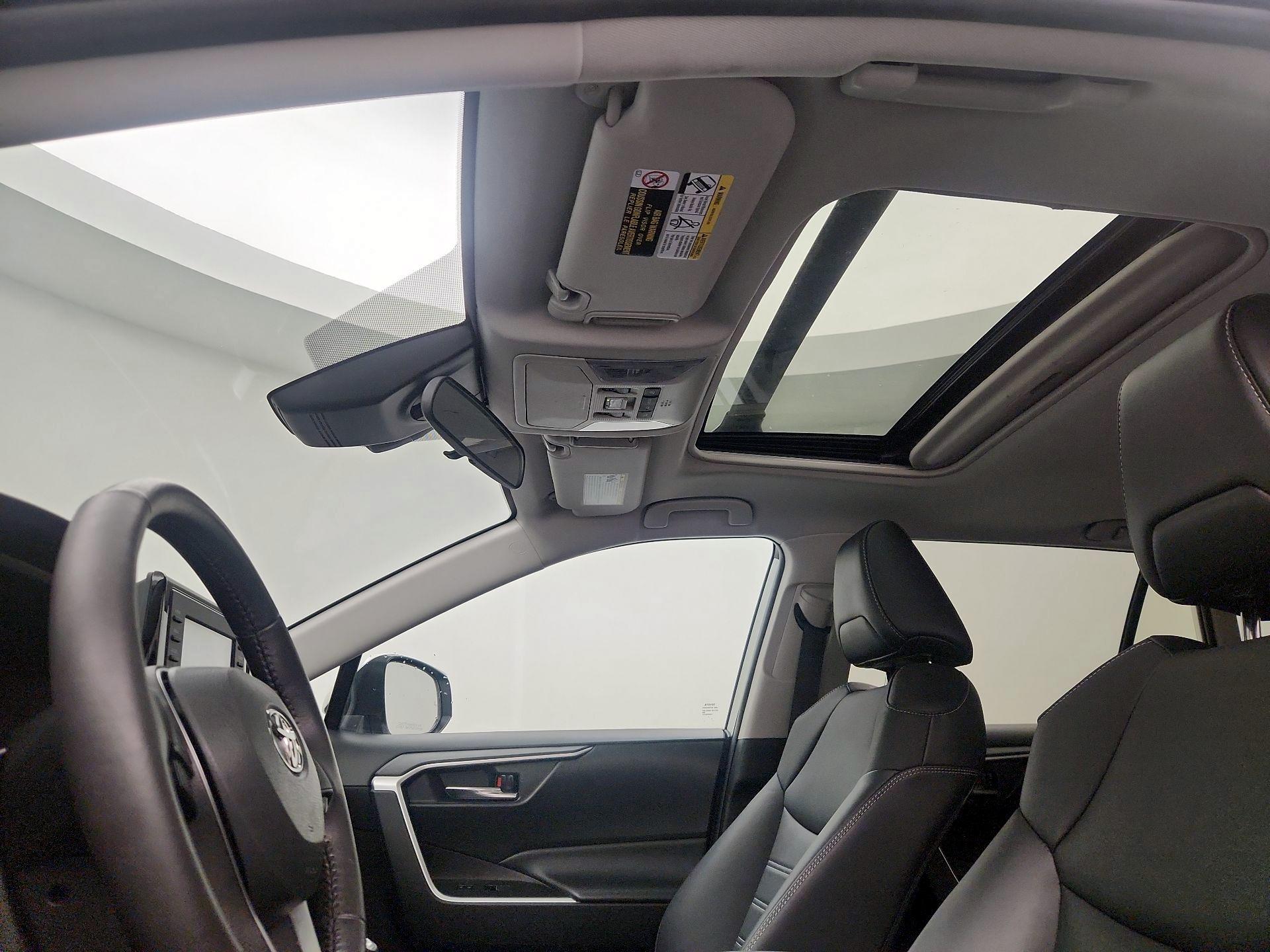 Thumbnail: 2022 Toyota RAV4 - 19