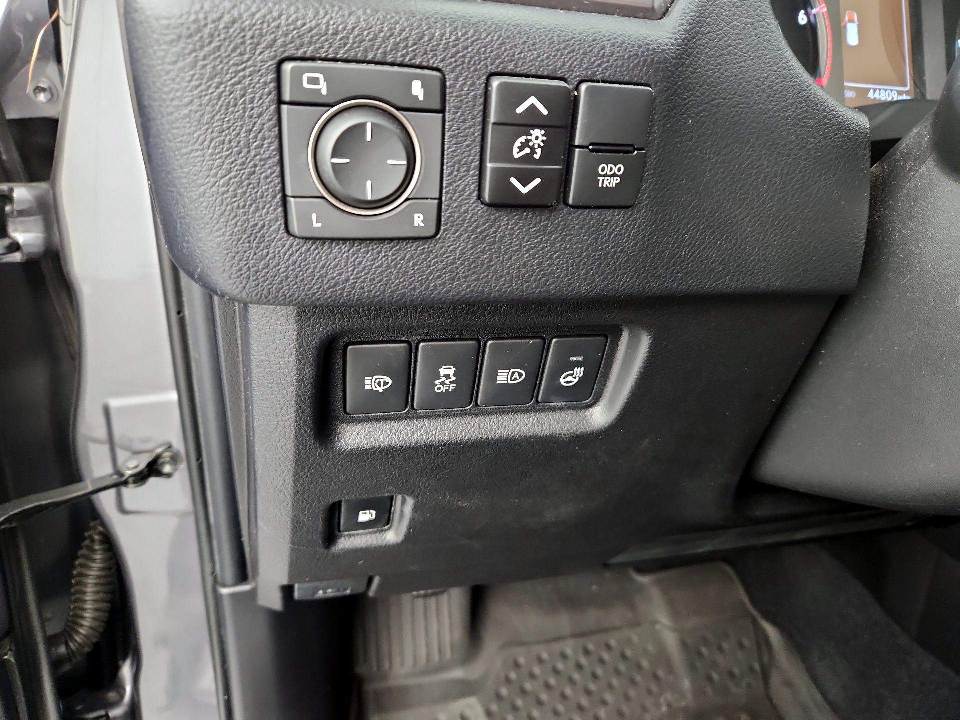 Thumbnail: 2023 Lexus GX - 13