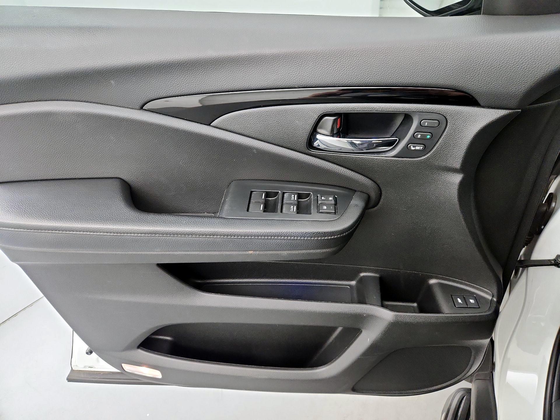 Thumbnail: 2020 Honda Pilot - 12