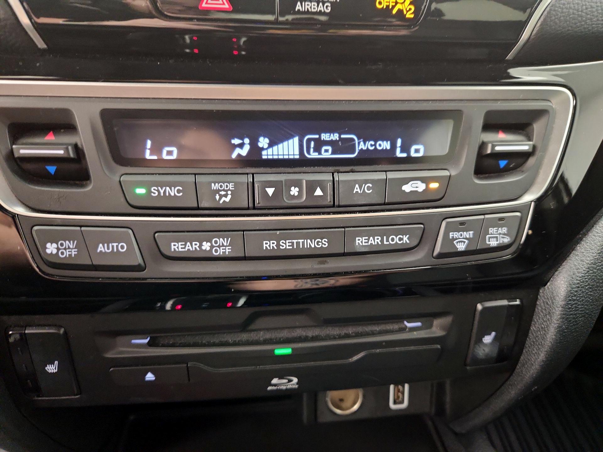 Thumbnail: 2020 Honda Pilot - 17