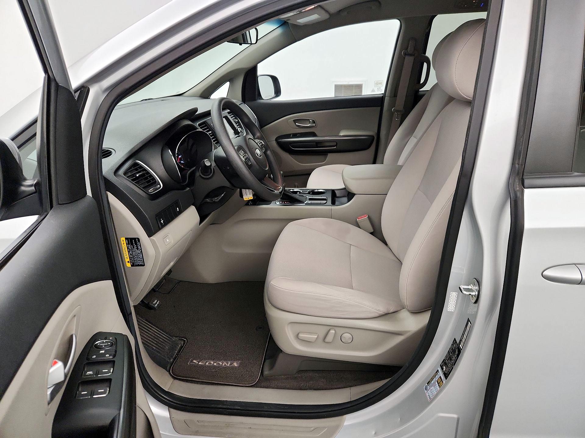 Thumbnail: 2019 Kia Sedona - 11