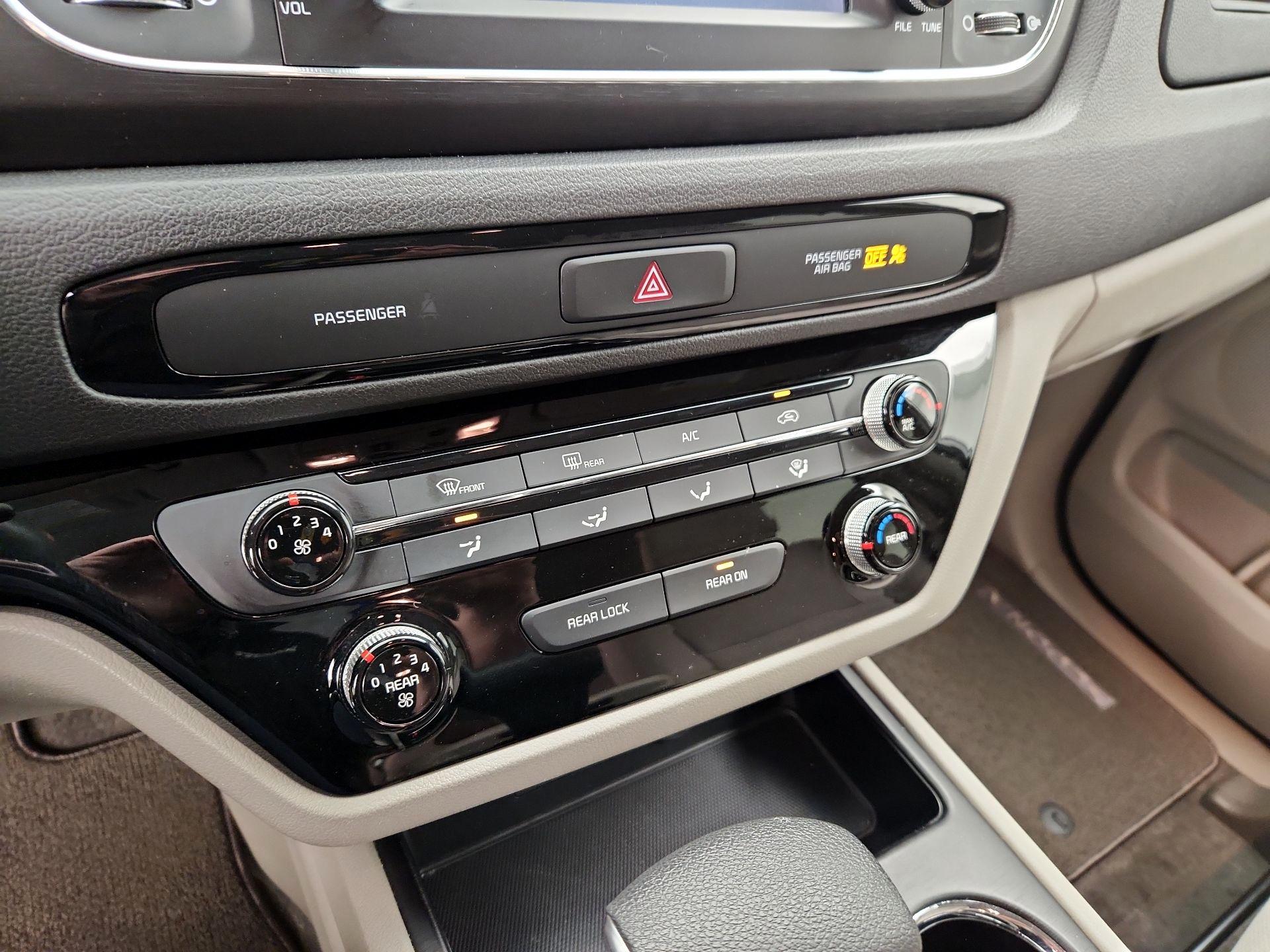 Thumbnail: 2019 Kia Sedona - 16