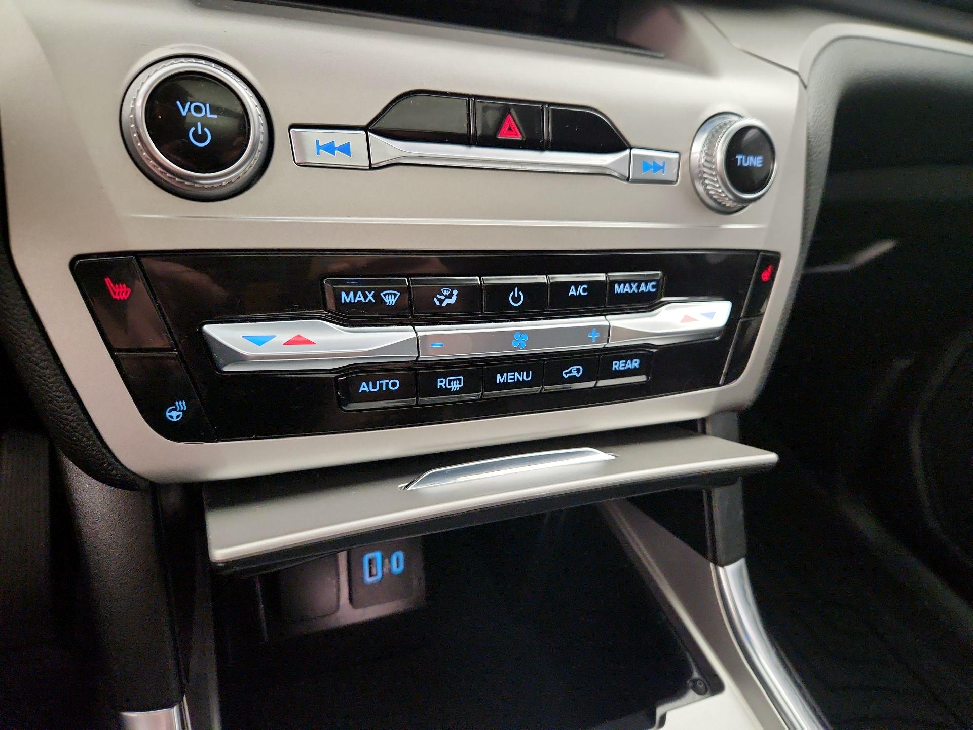 Thumbnail: 2021 Ford Explorer - 16