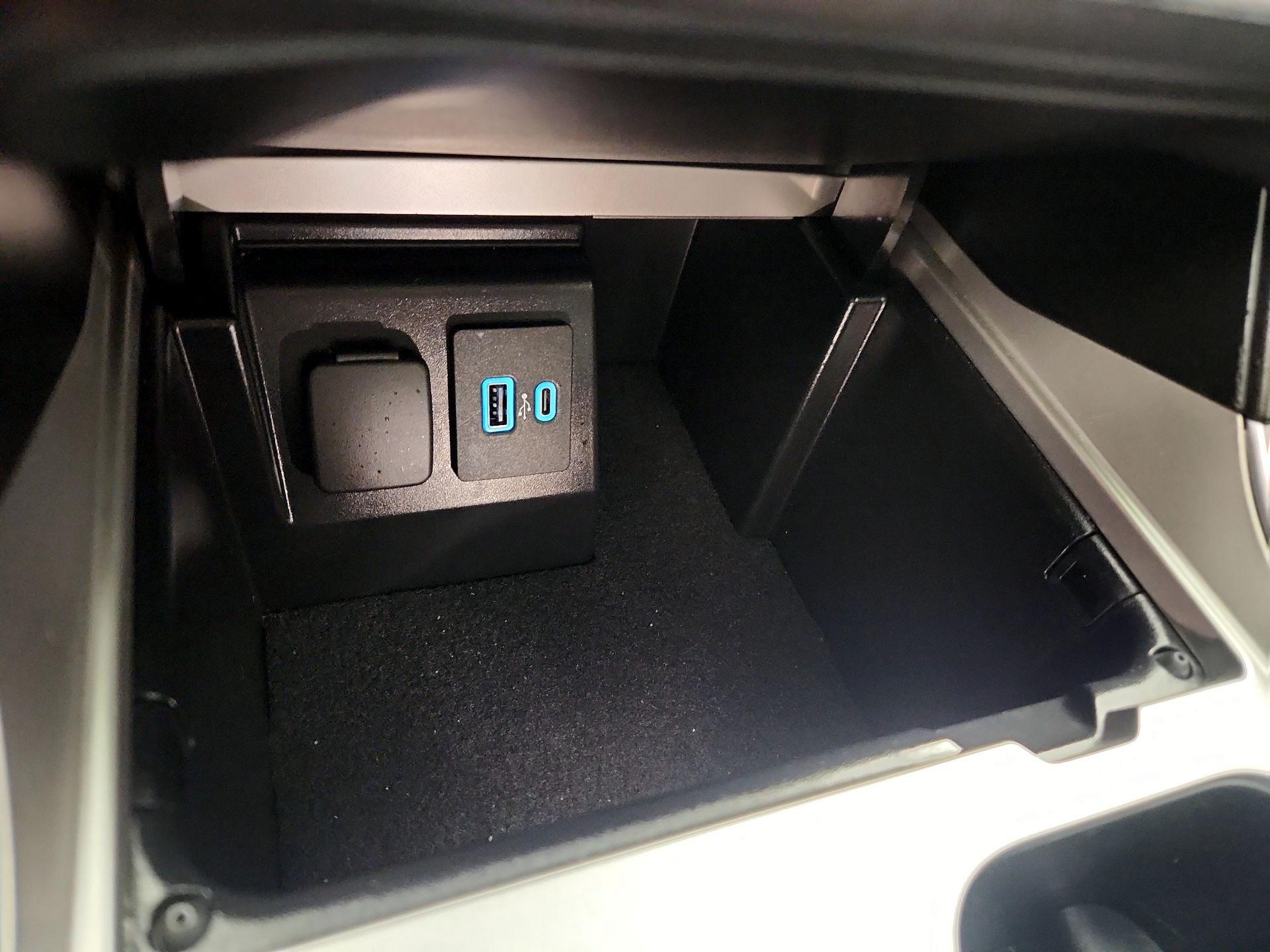 Thumbnail: 2021 Ford Explorer - 18