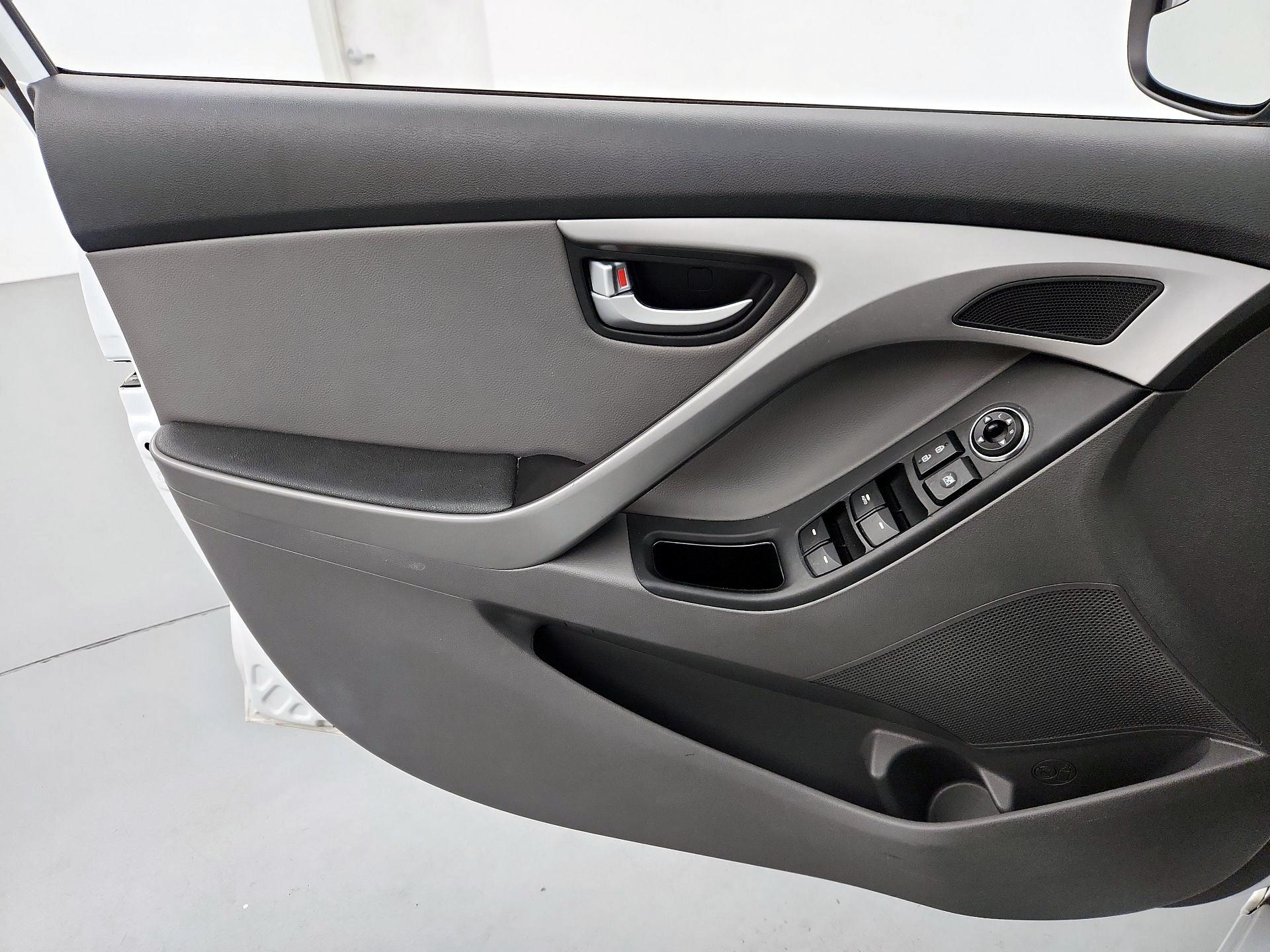 Thumbnail: 2015 Hyundai Elantra - 12