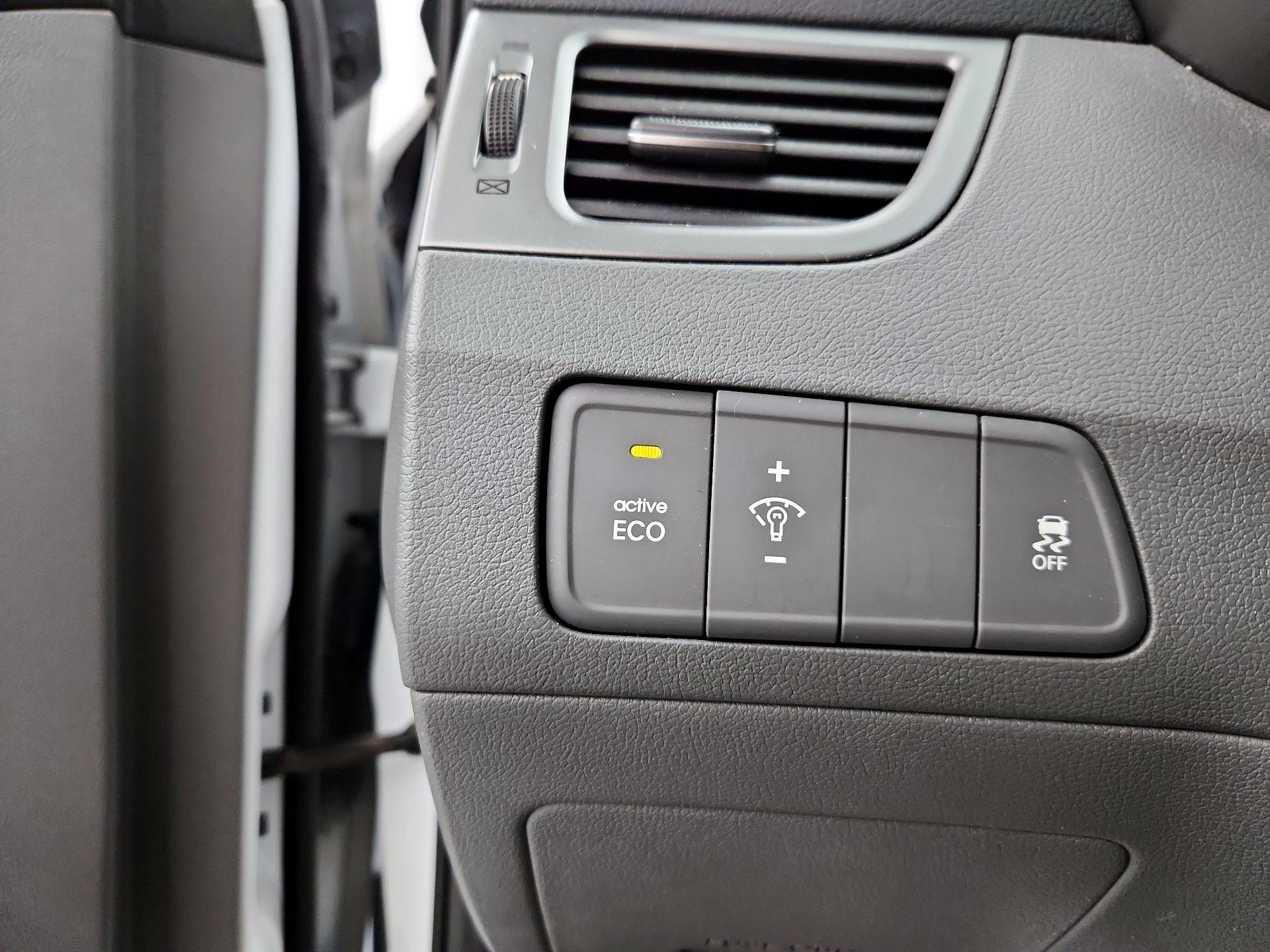 Thumbnail: 2015 Hyundai Elantra - 13