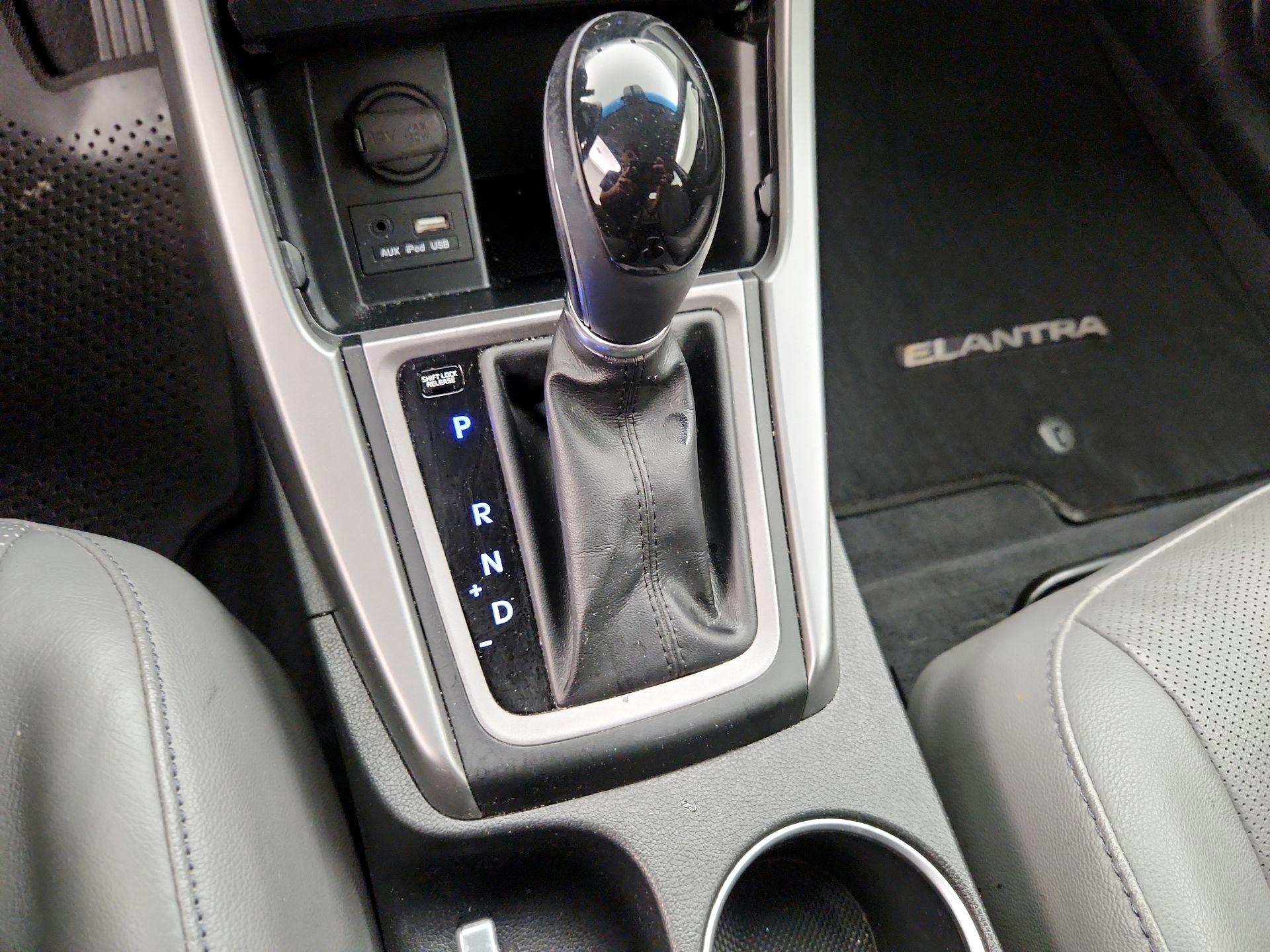 Thumbnail: 2015 Hyundai Elantra - 17