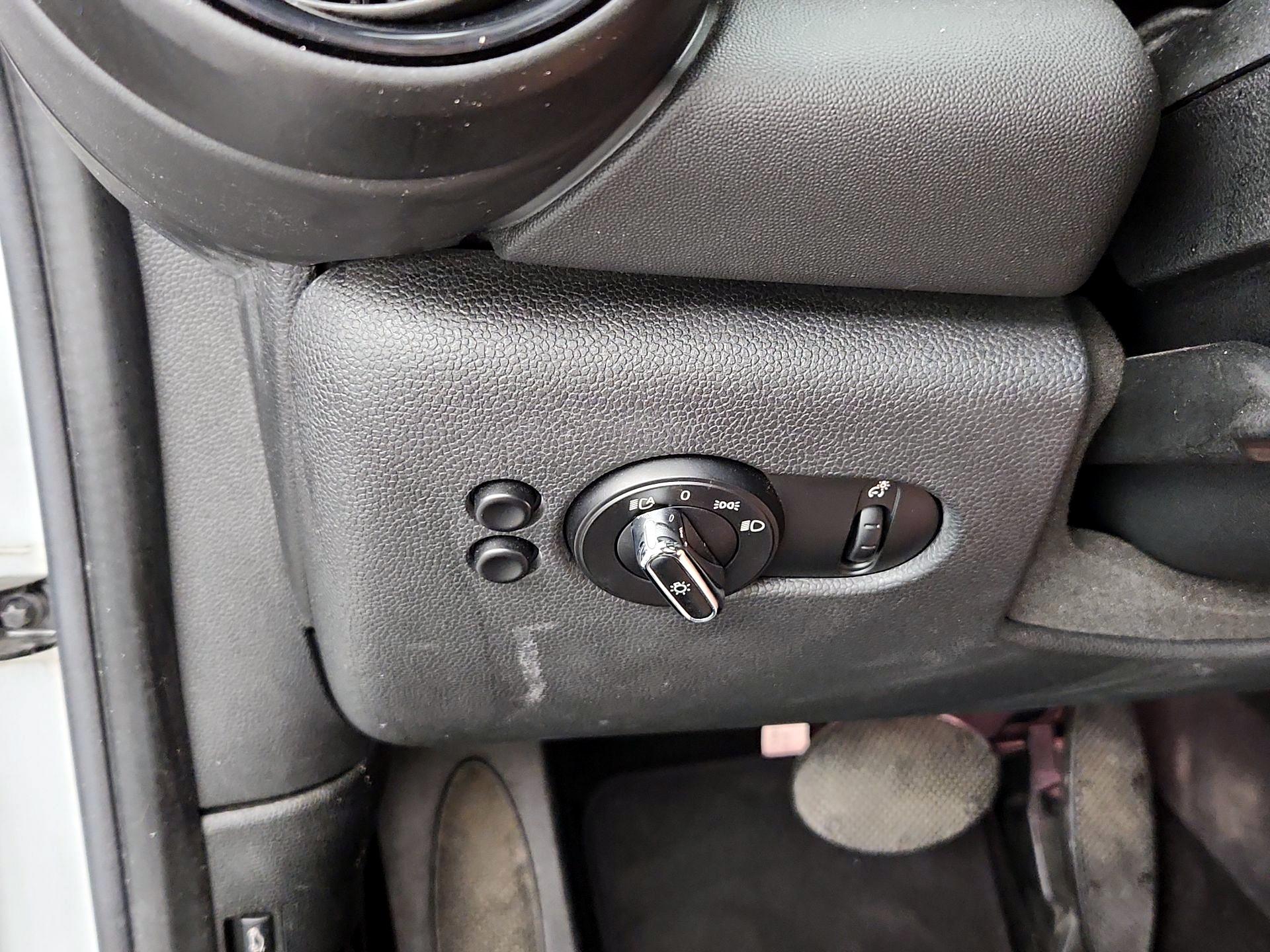 Thumbnail: 2015 MINI Cooper Hardtop - 13