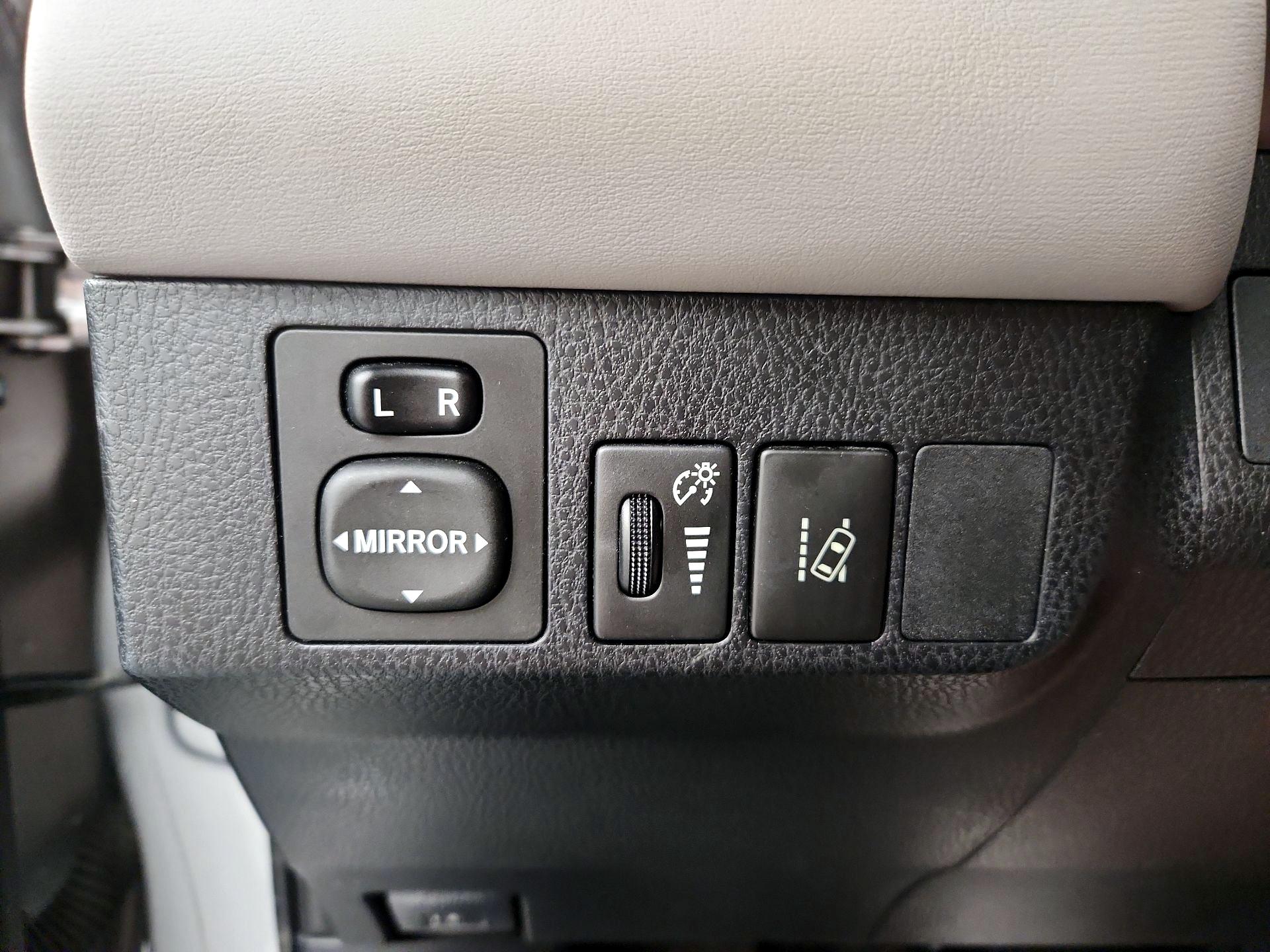 Thumbnail: 2017 Toyota RAV4 - 13