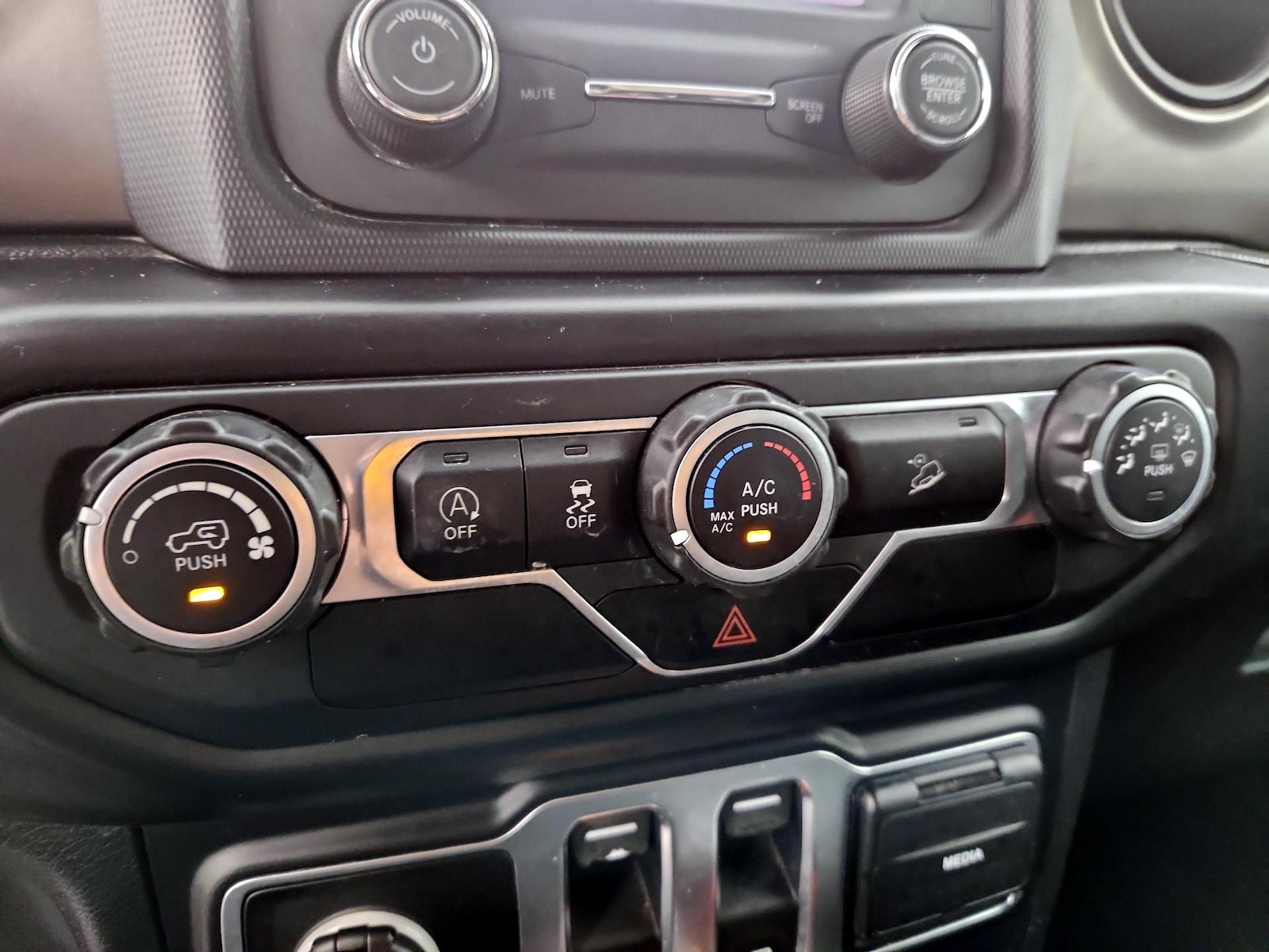 2020 Jeep Wrangler Sport S - Photo 17