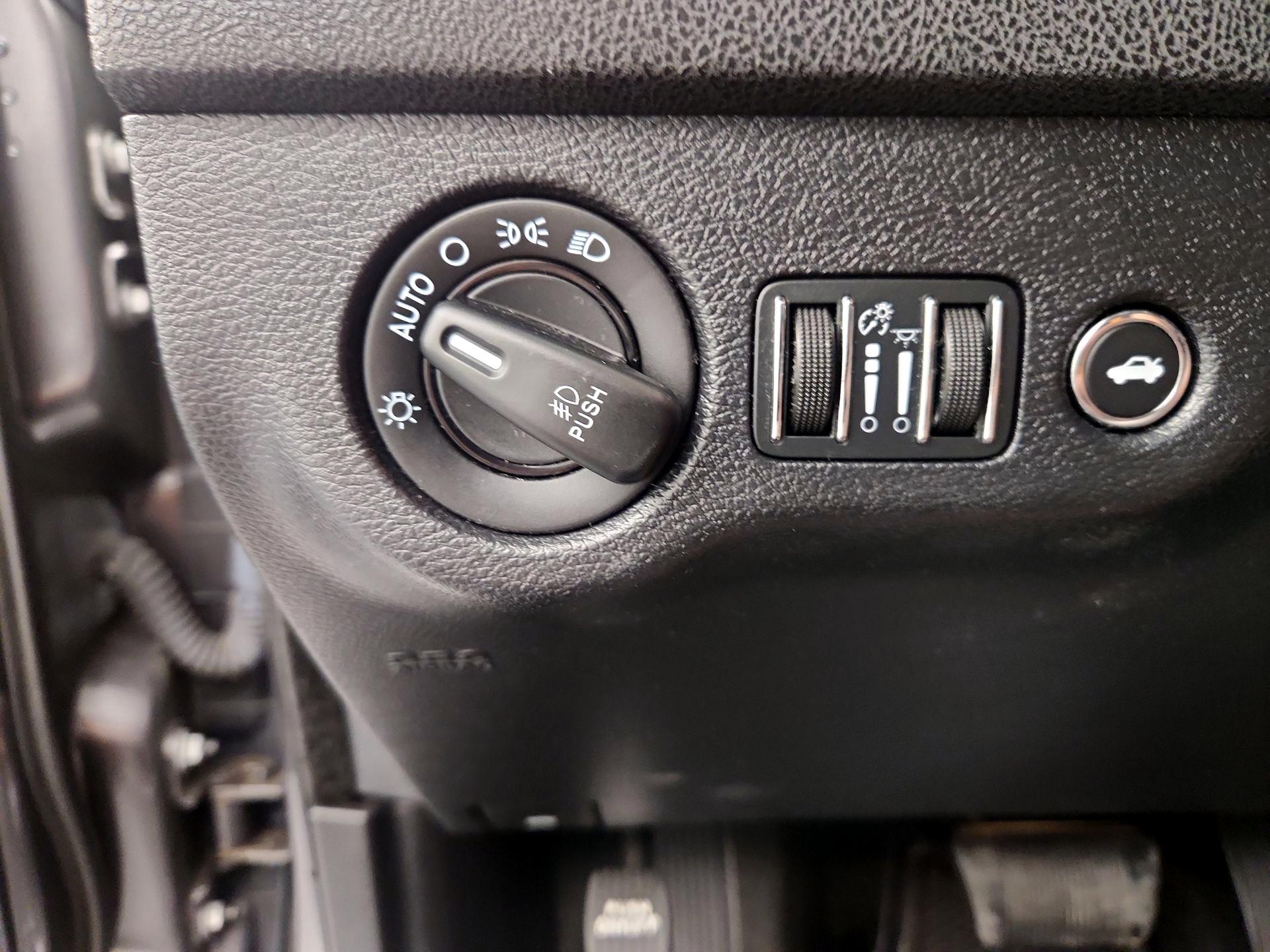 Thumbnail: 2016 Dodge Charger - 13