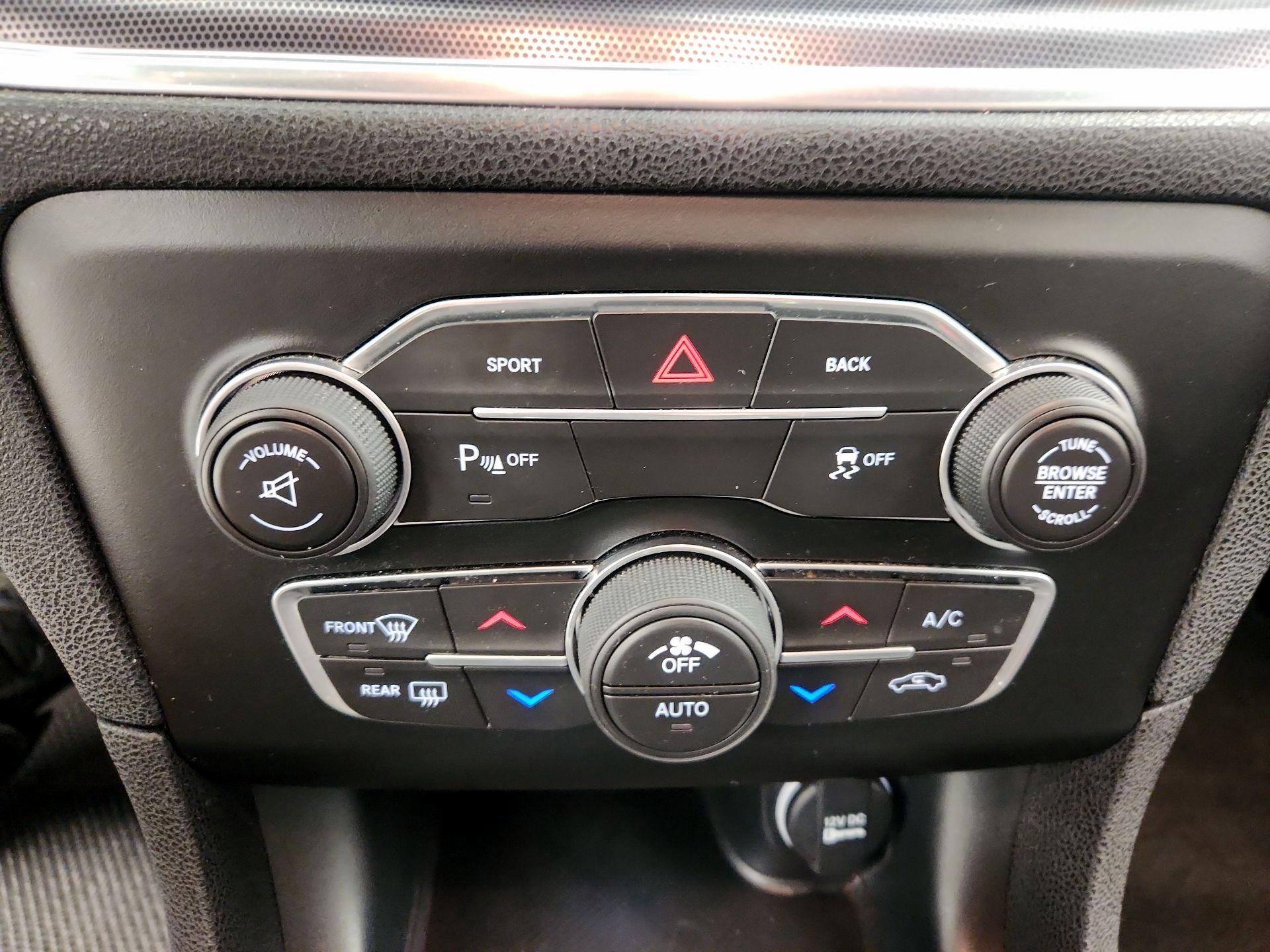 Thumbnail: 2016 Dodge Charger - 16