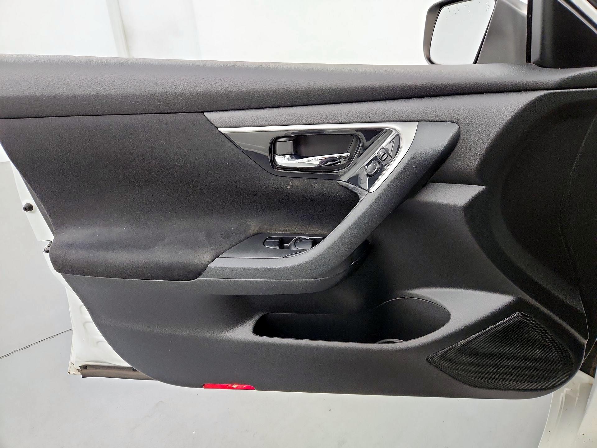 Thumbnail: 2014 Nissan Altima - 12