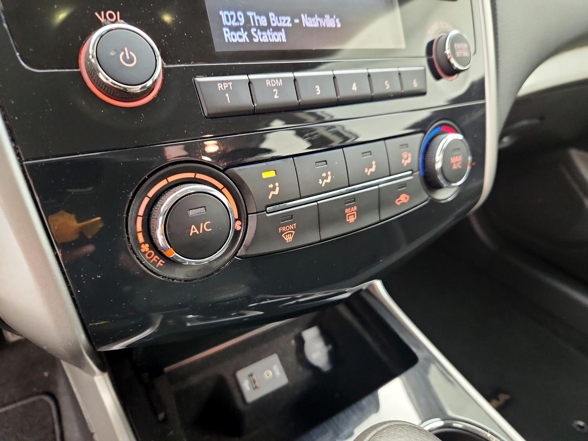 Thumbnail: 2014 Nissan Altima - 16