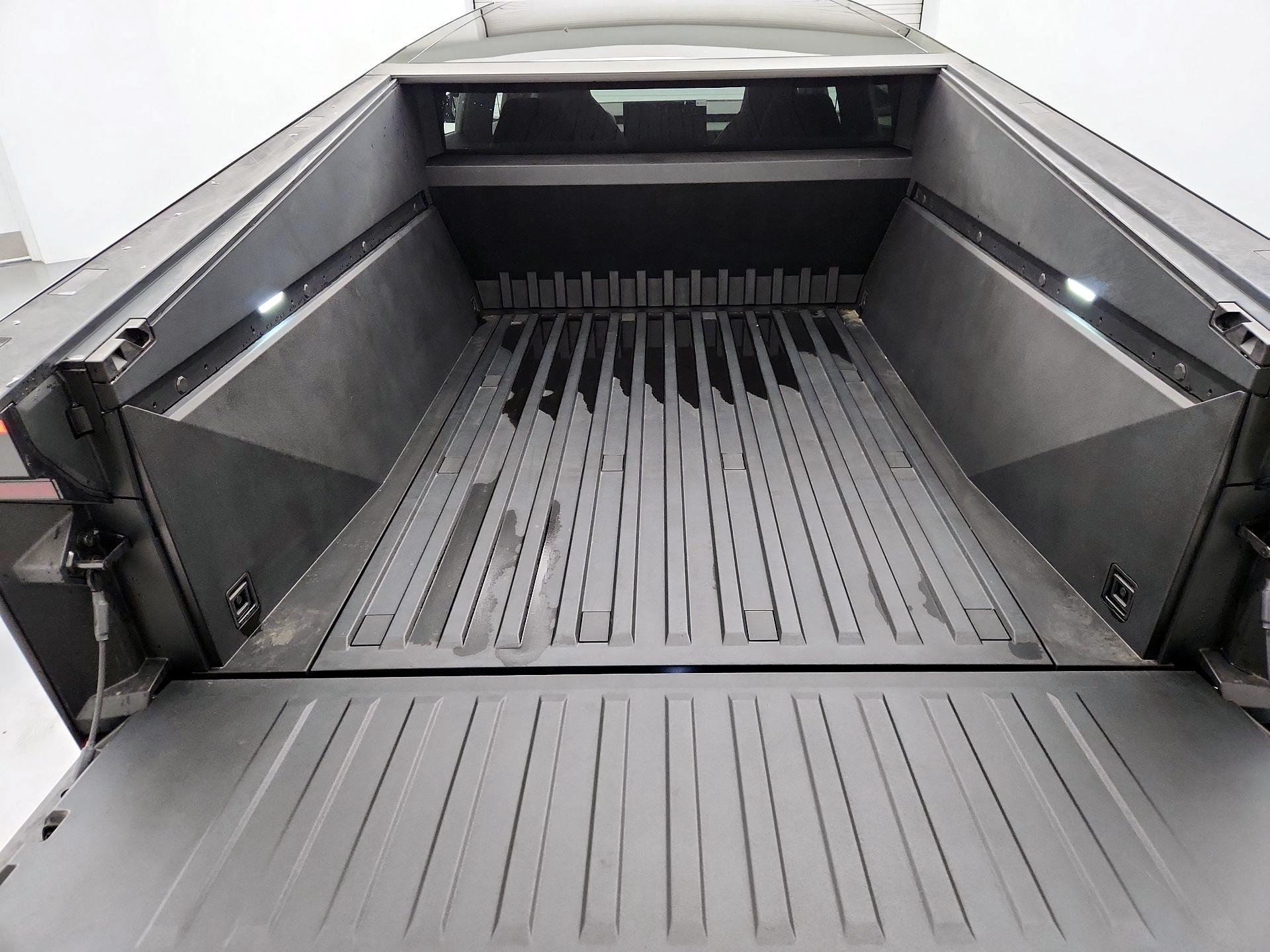 Thumbnail: 2025 Tesla Cybertruck - 20