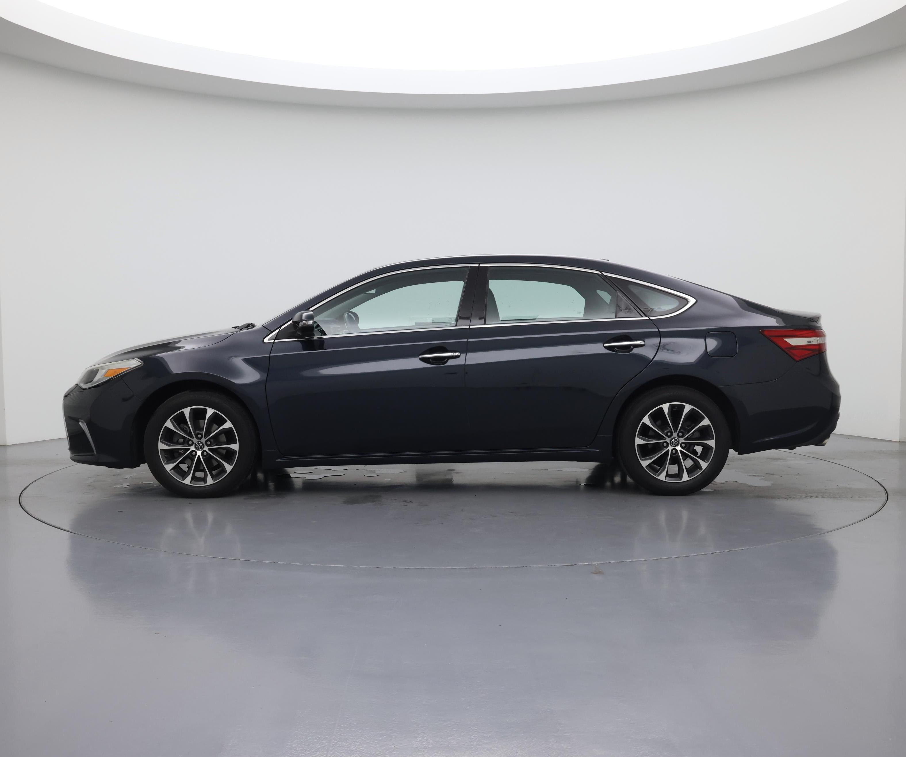 Thumbnail: 2018 Toyota Avalon - 3