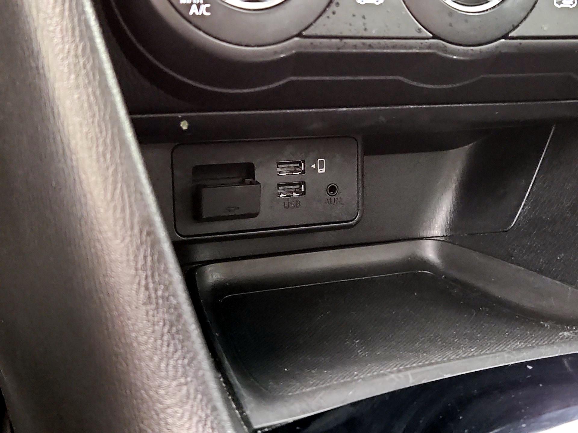 Thumbnail: 2016 Mazda Mazda3 - 18