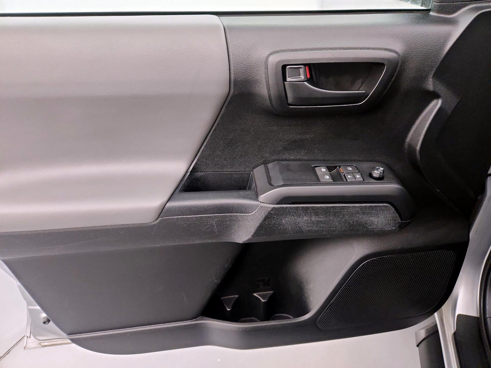 Thumbnail: 2022 Toyota Tacoma - 12