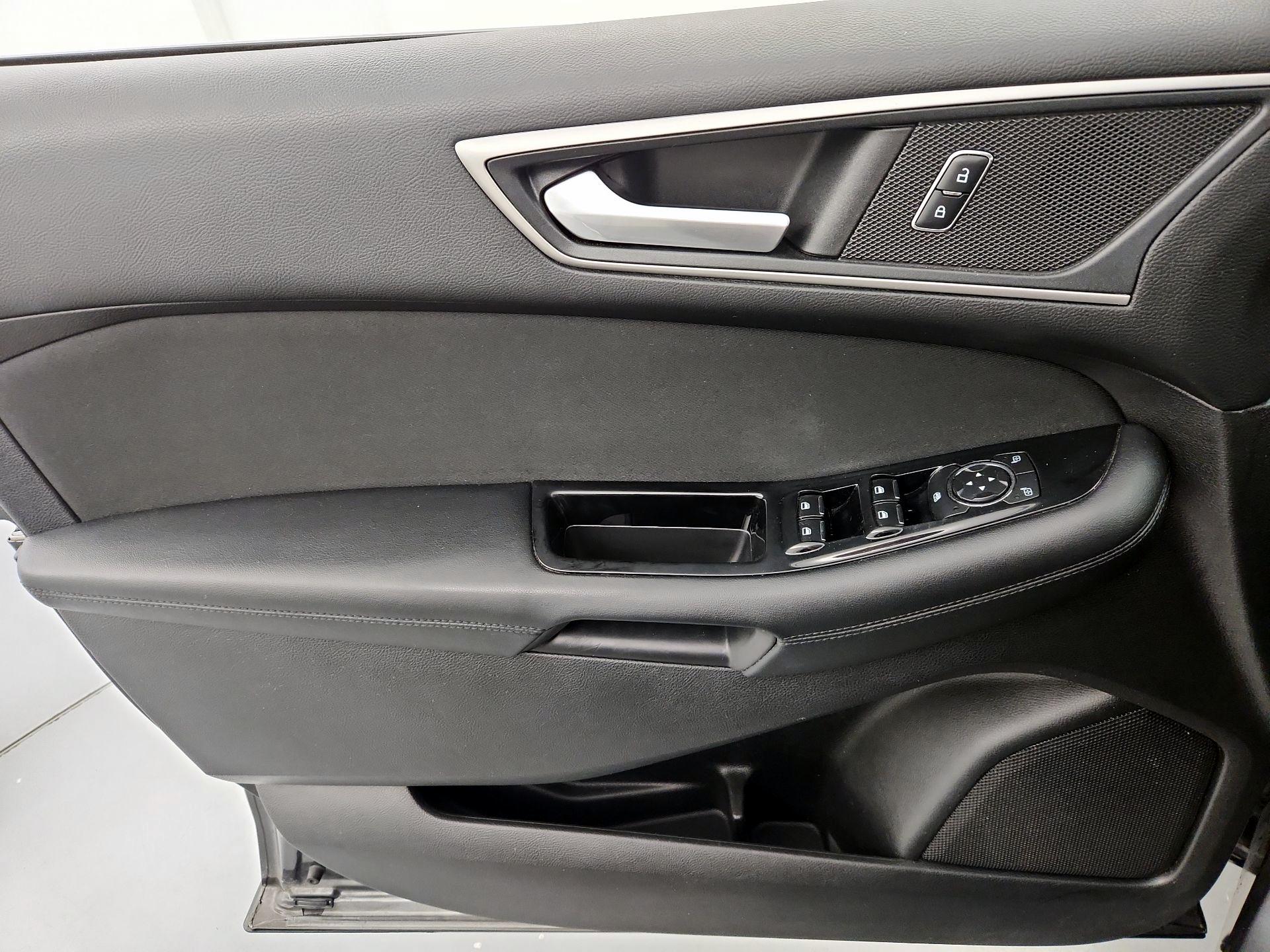 Thumbnail: 2017 Ford Edge - 12