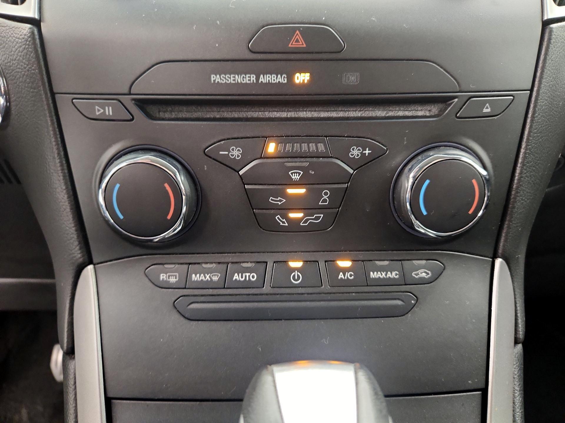 Thumbnail: 2017 Ford Edge - 16