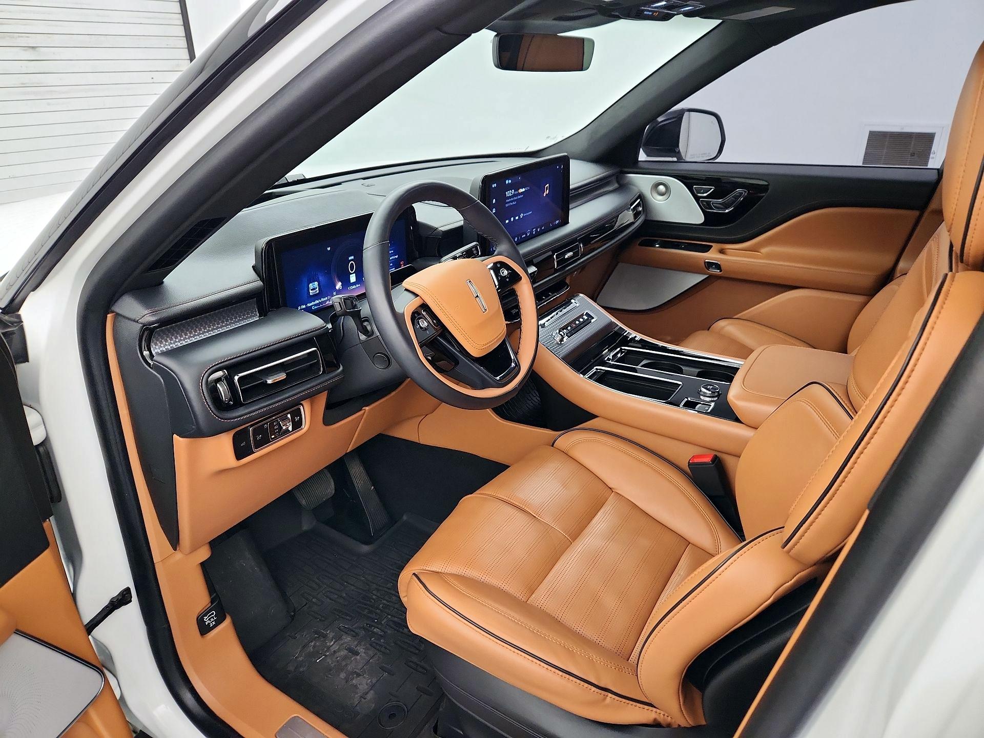 Thumbnail: 2025 Lincoln Aviator - 11