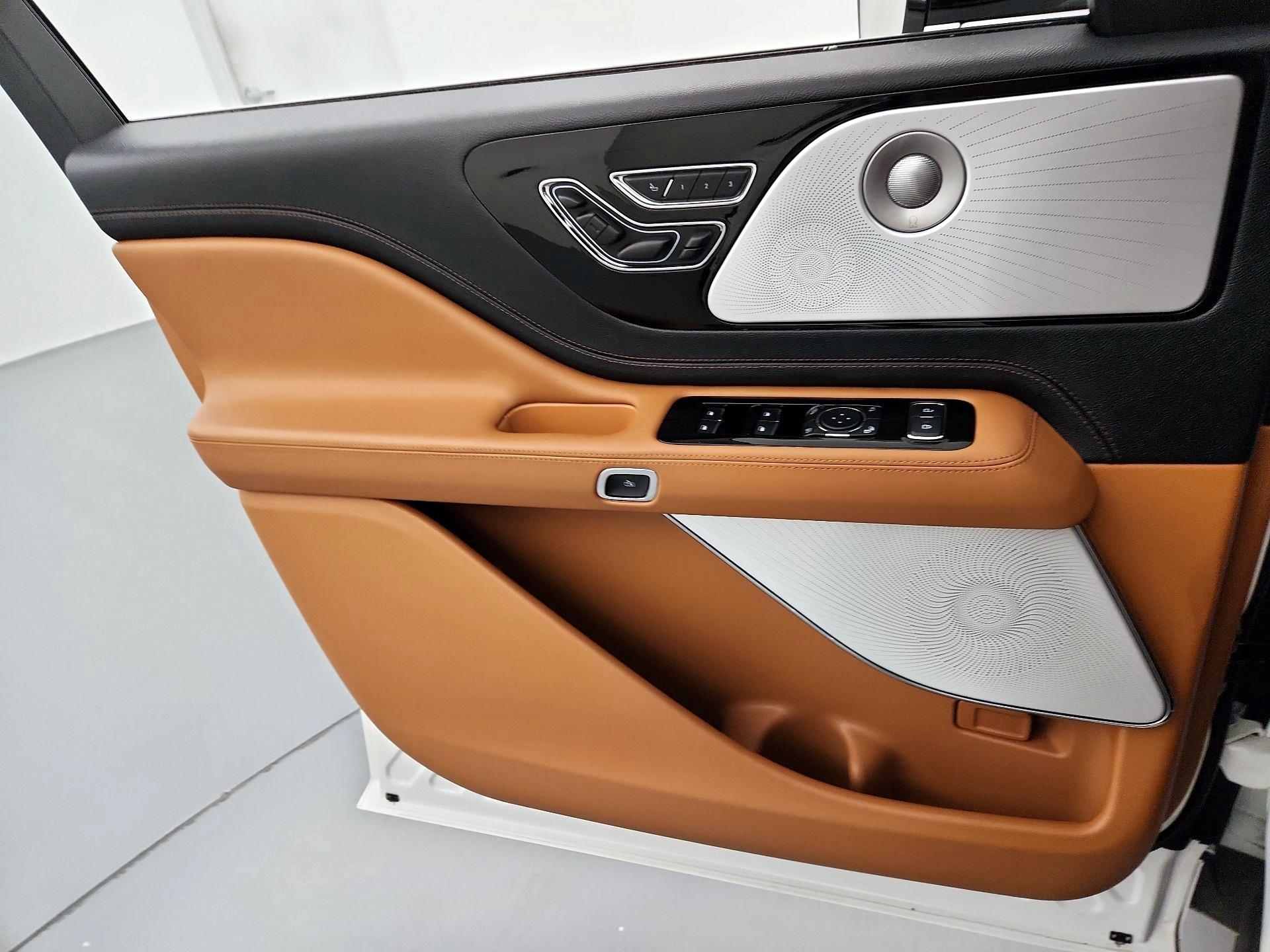 Thumbnail: 2025 Lincoln Aviator - 12