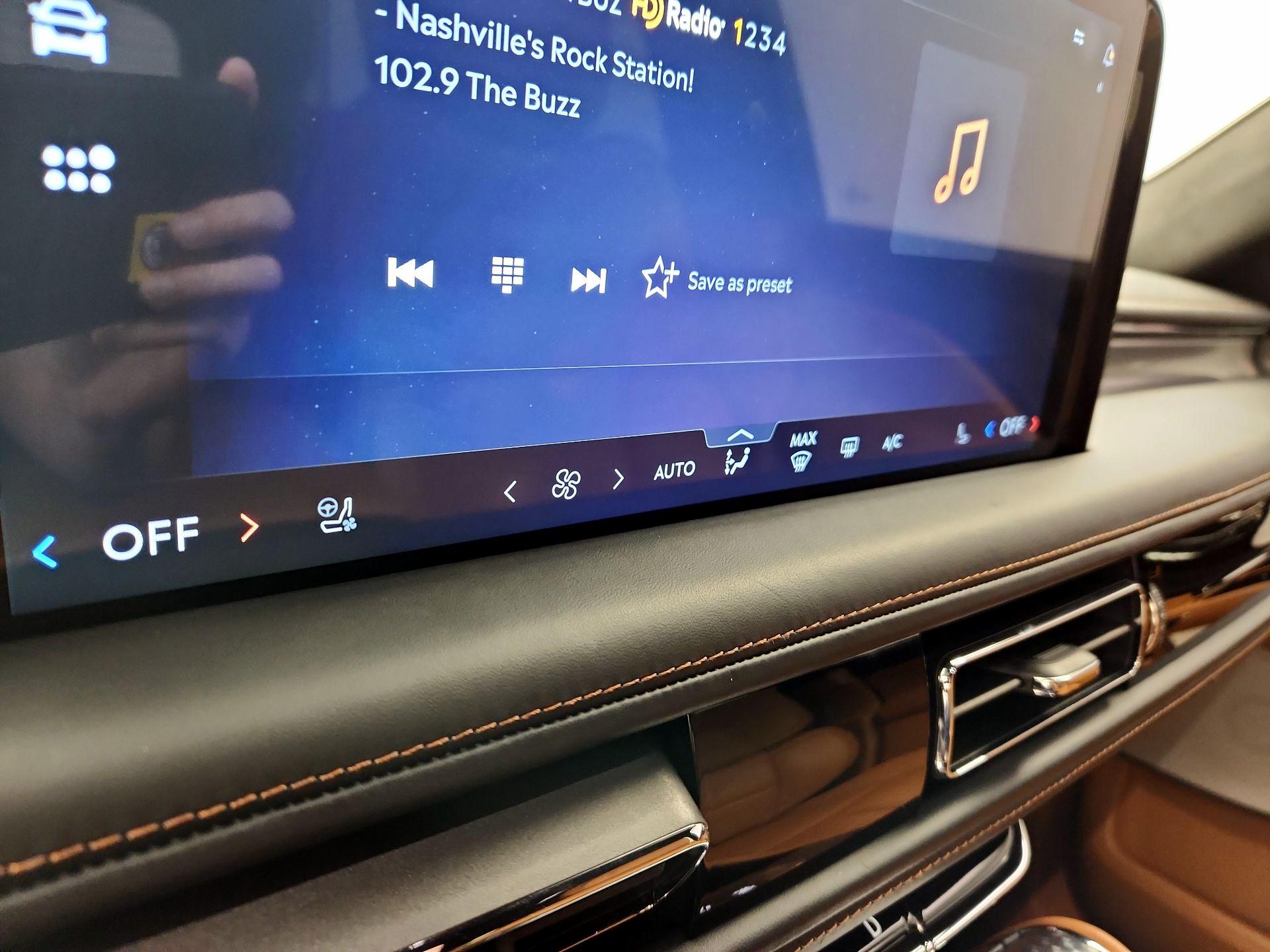 Thumbnail: 2025 Lincoln Aviator - 16