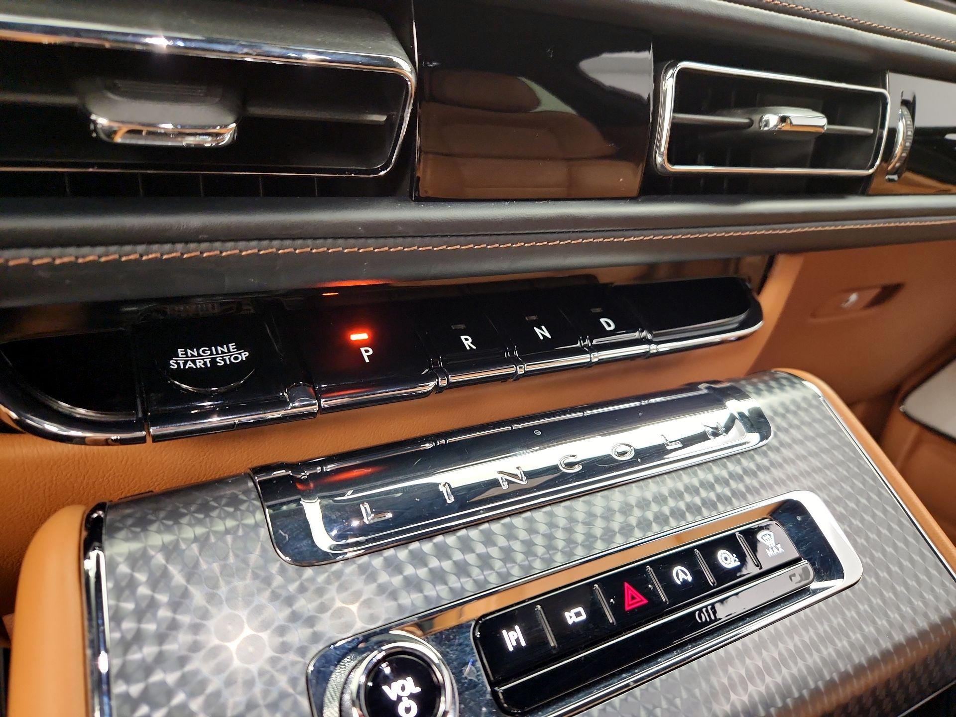 Thumbnail: 2025 Lincoln Aviator - 17