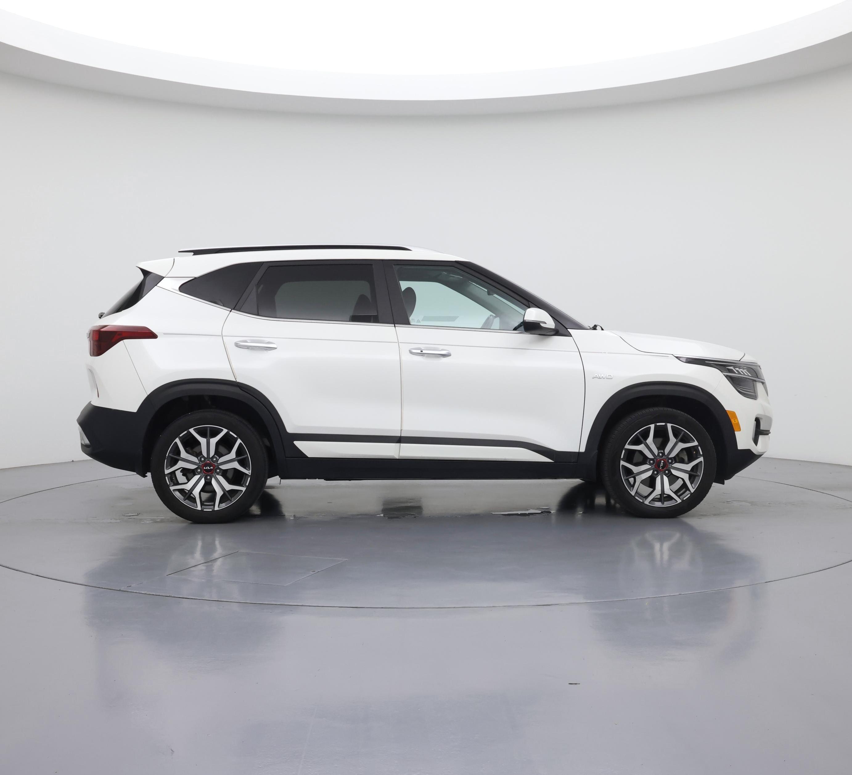 Thumbnail: 2023 Kia Seltos - 7