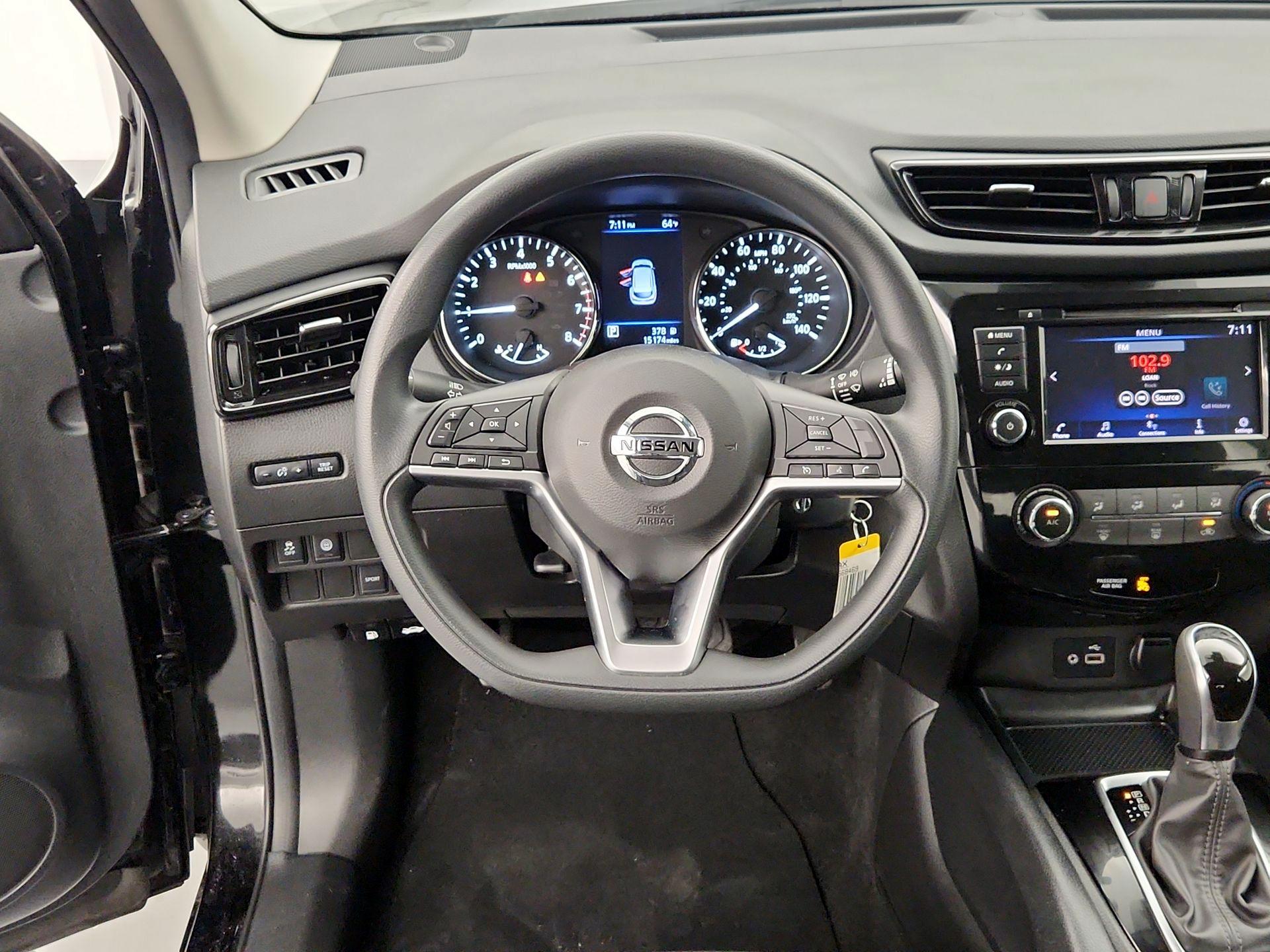 Thumbnail: 2021 Nissan Rogue Sport - 10
