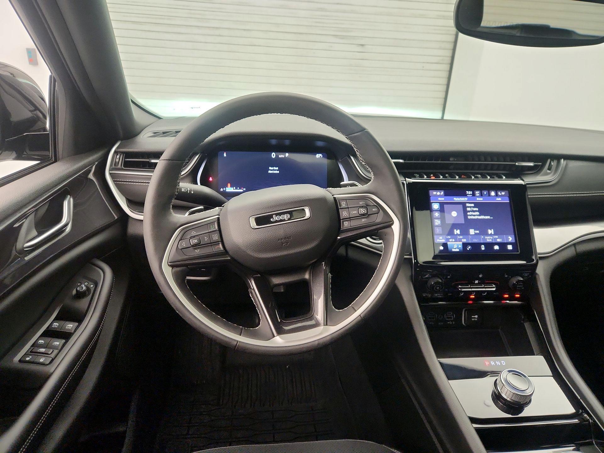 Thumbnail: 2023 Jeep Grand Cherokee - 10